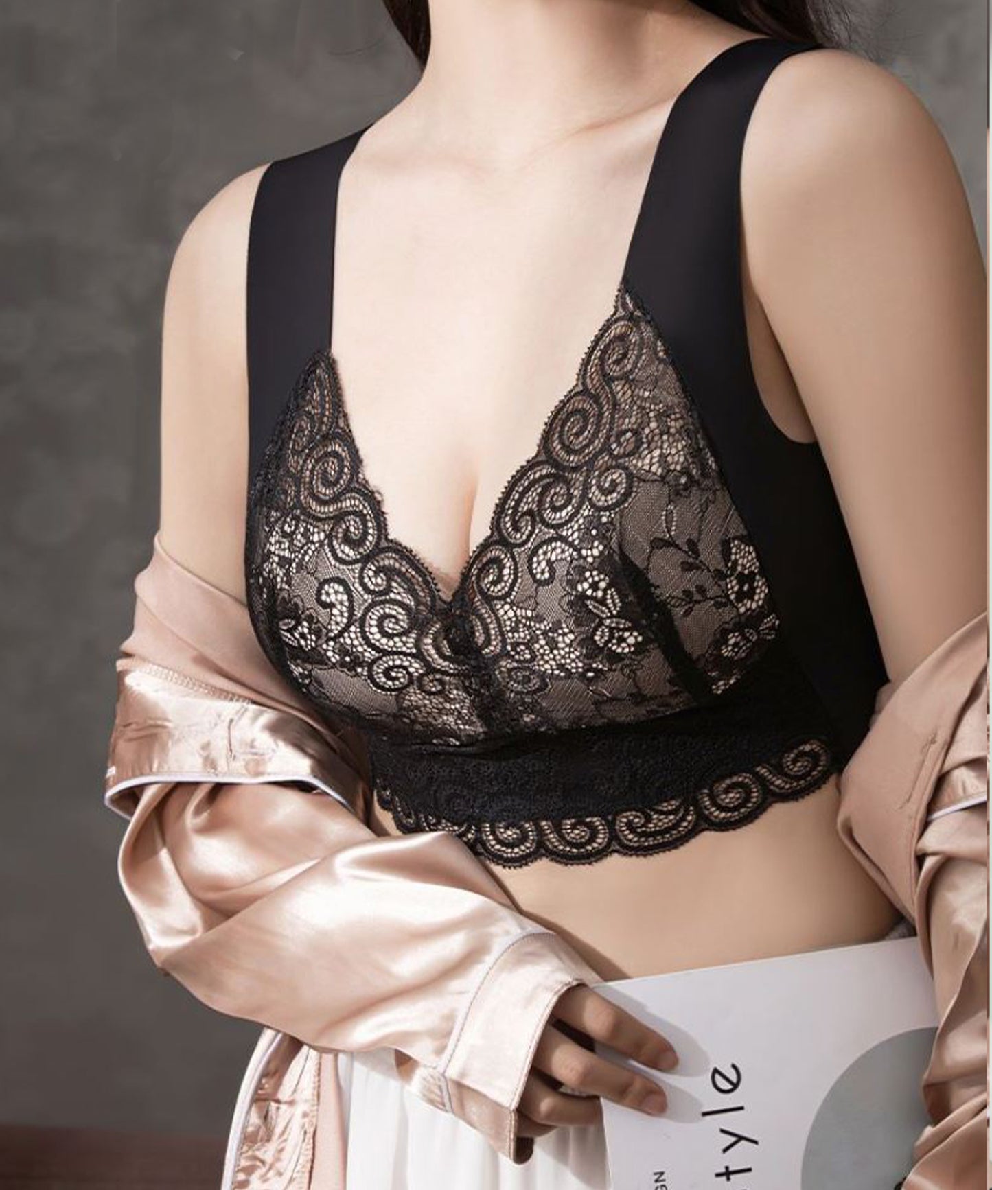 背面シームレスタイプ ノンワイヤーレースブラジャー