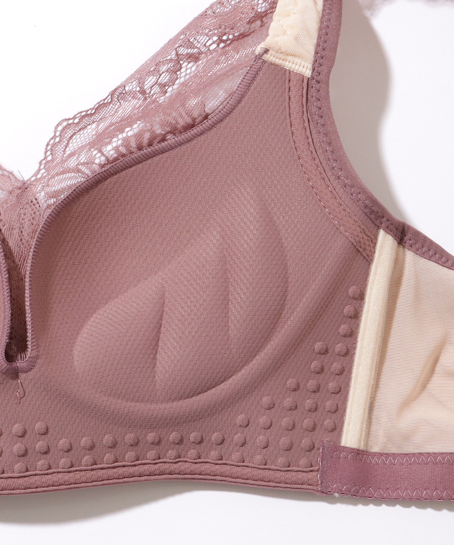 Vネック チャーム付き レーシィ ソフト ノンワイヤー ブラ&ショーツ