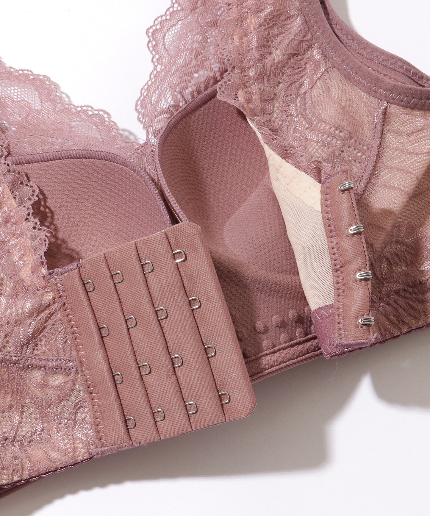 Vネック チャーム付き レーシィ ソフト ノンワイヤー ブラ&ショーツ