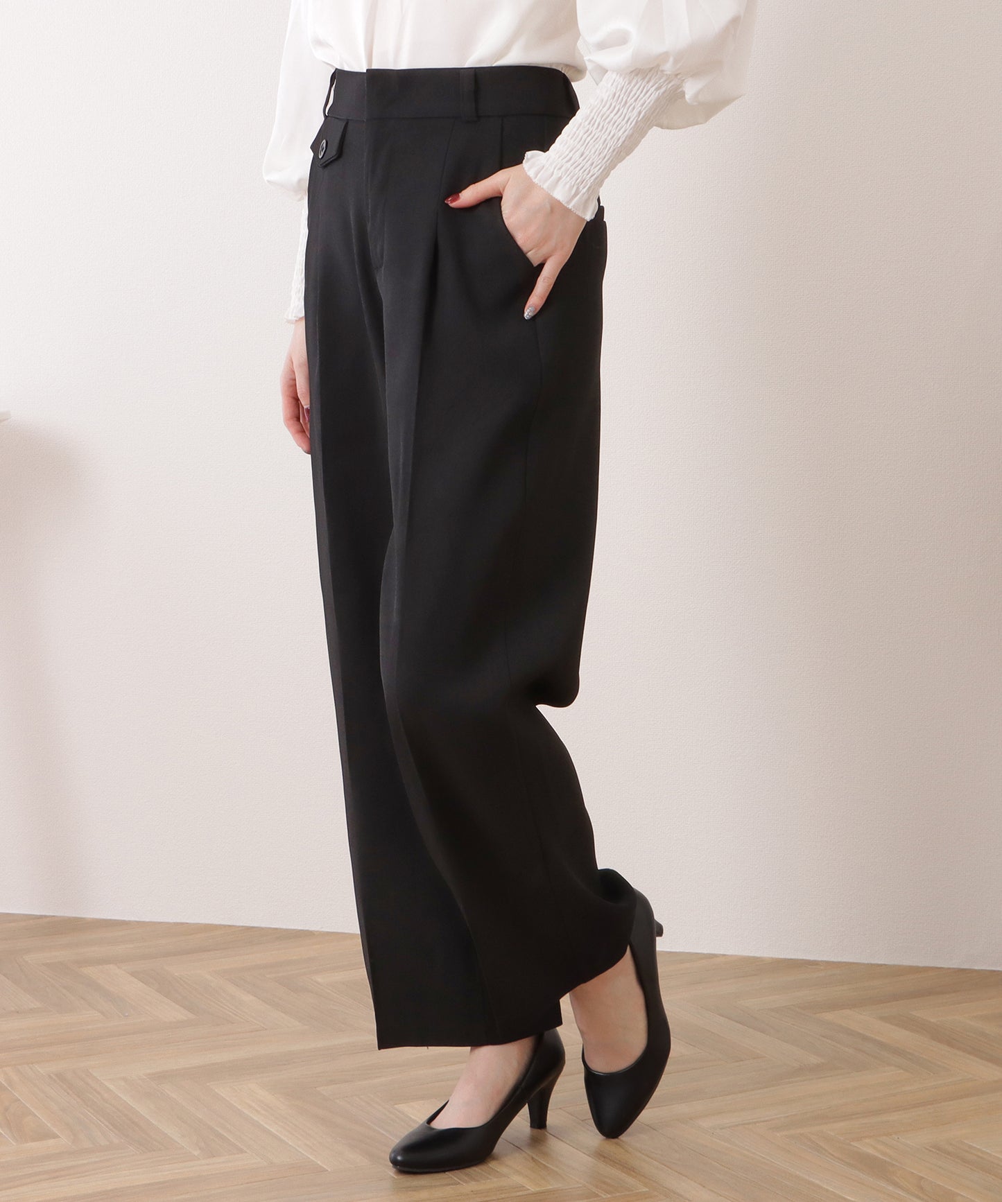 アシンメトリーポケット付きプリーツストレートパンツ