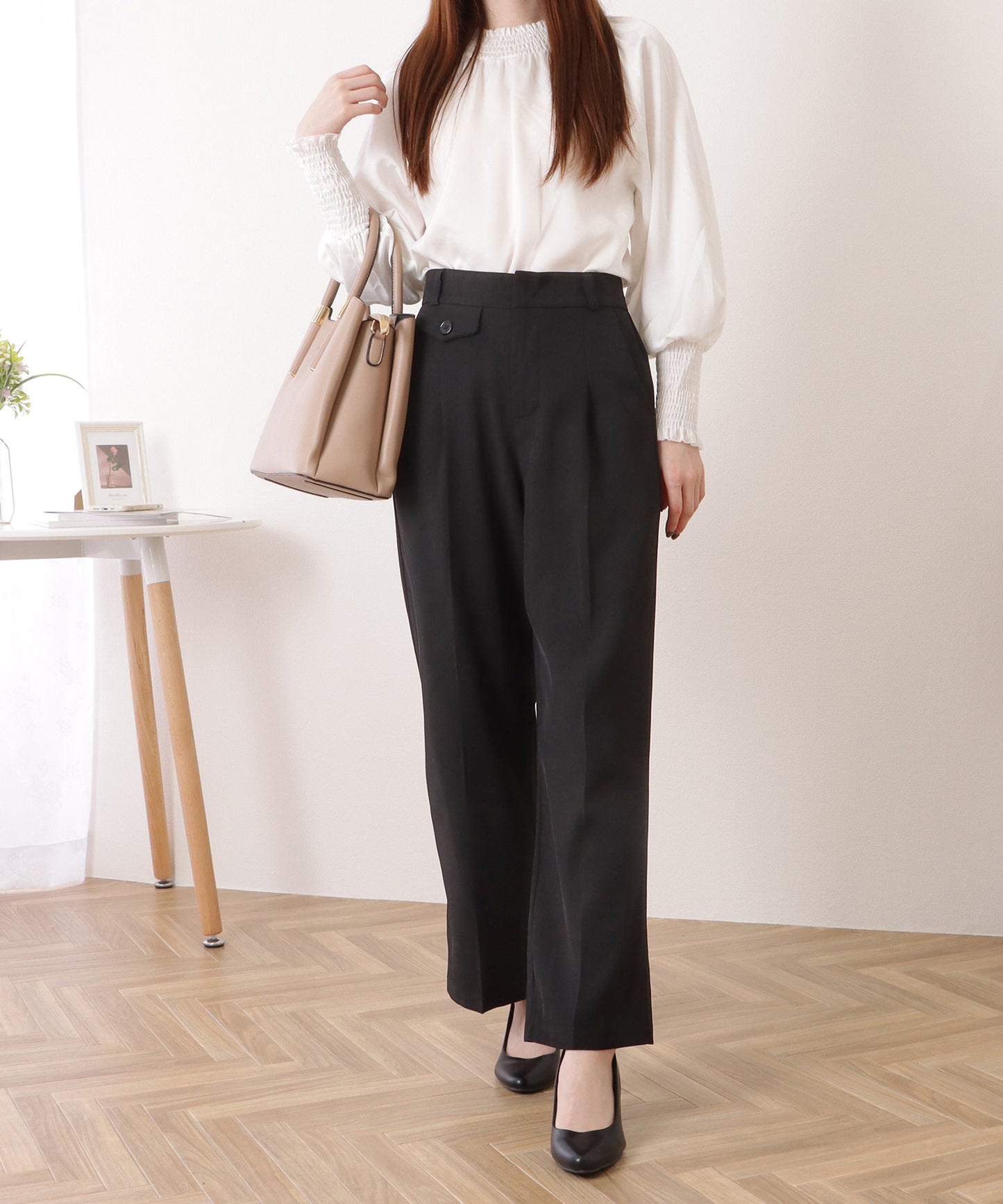 アシンメトリーポケット付きプリーツストレートパンツ