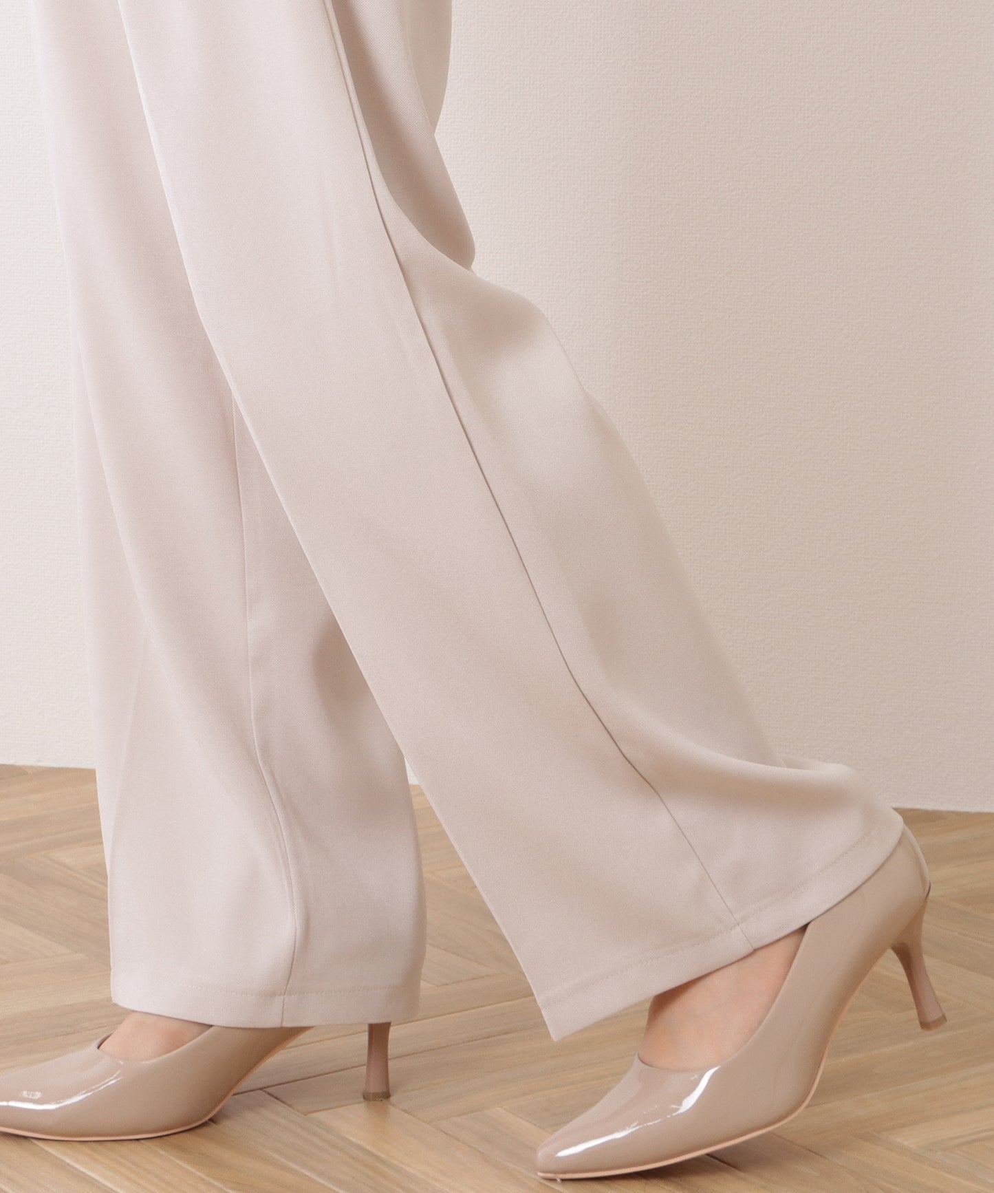 アシンメトリーポケット付きプリーツストレートパンツ