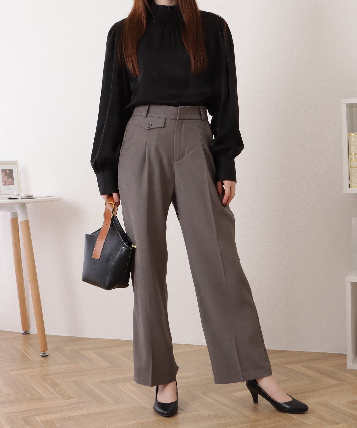アシンメトリーポケット付きプリーツストレートパンツ