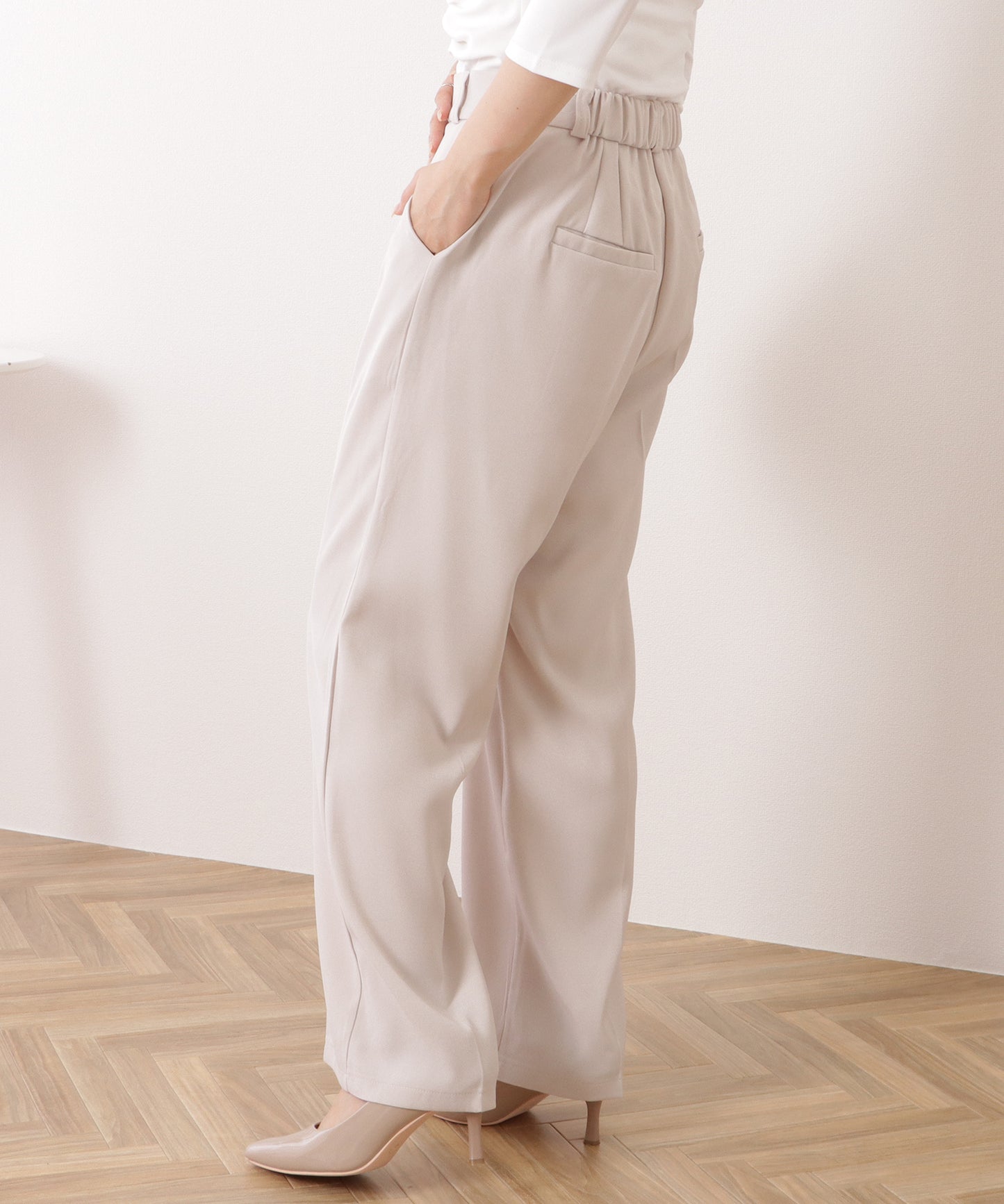 アシンメトリーポケット付きプリーツストレートパンツ