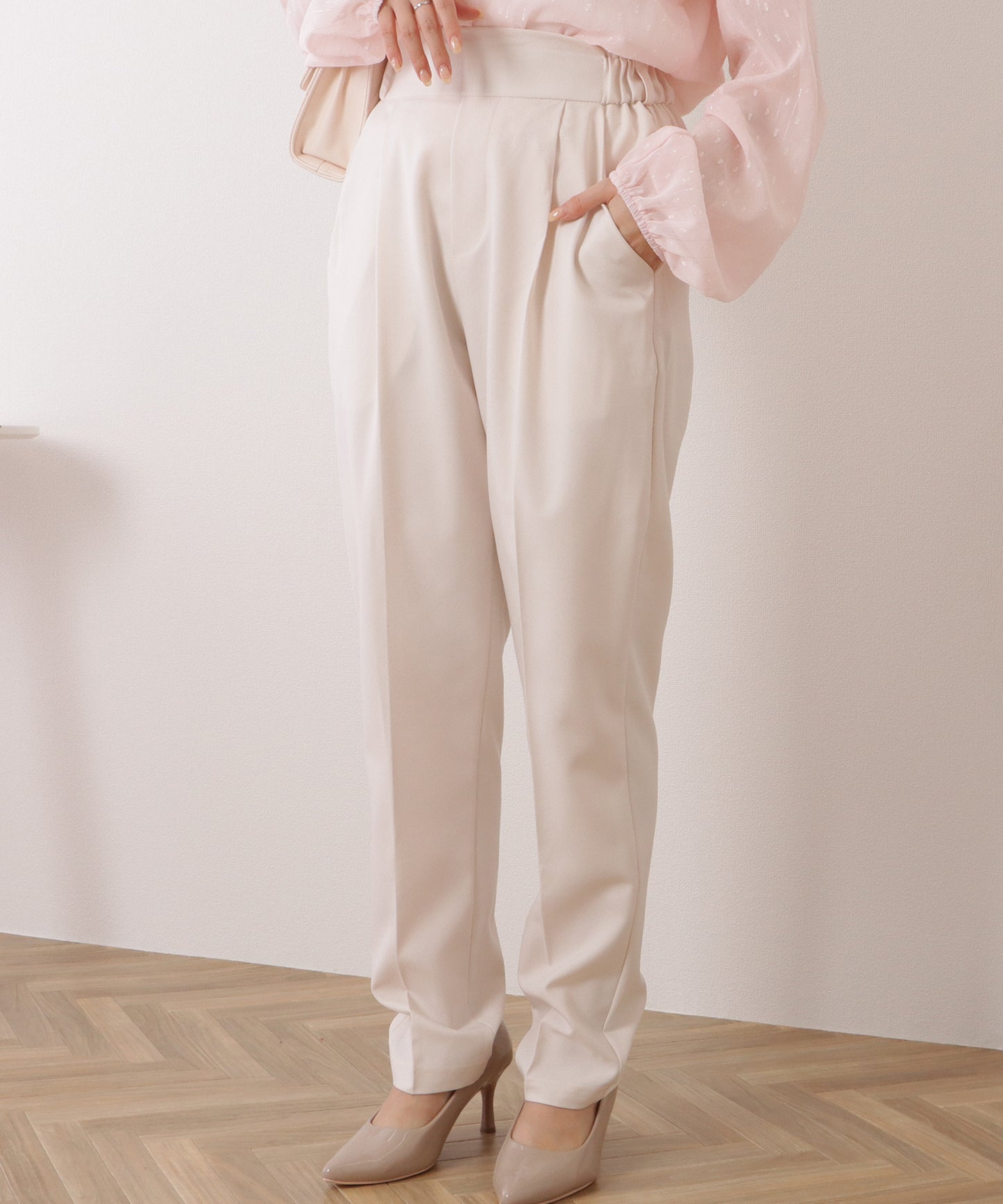 ハーフゴムセンタープレステーパードパンツ