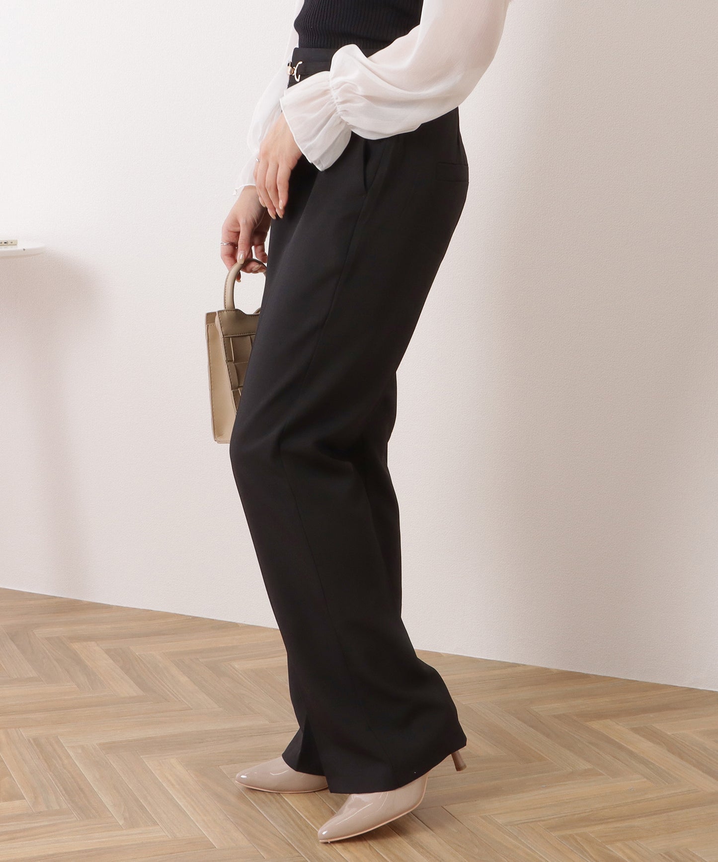 ビットベルト付きセンタープレスフレアパンツ