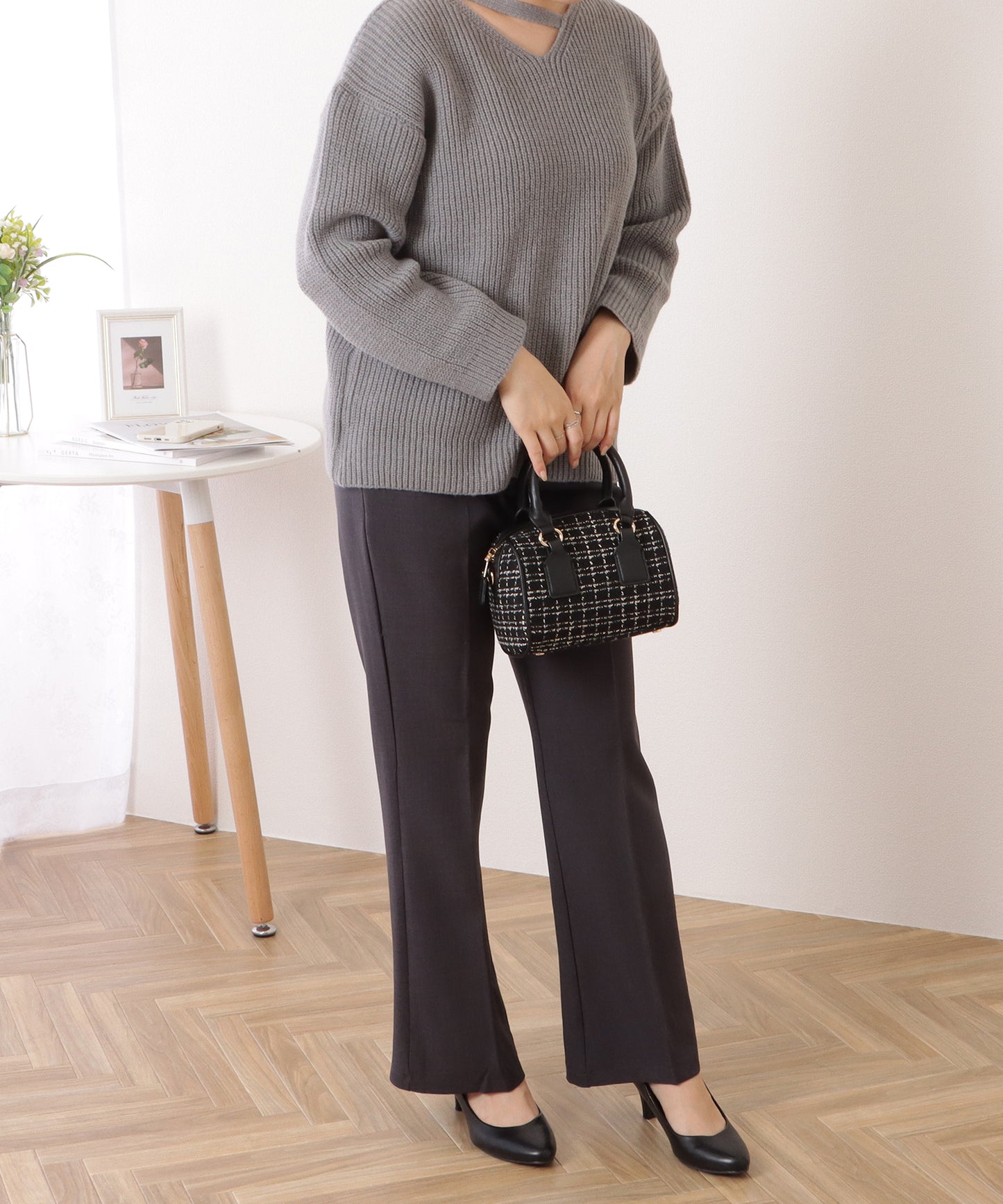 ビットベルト付きセンタープレスフレアパンツ