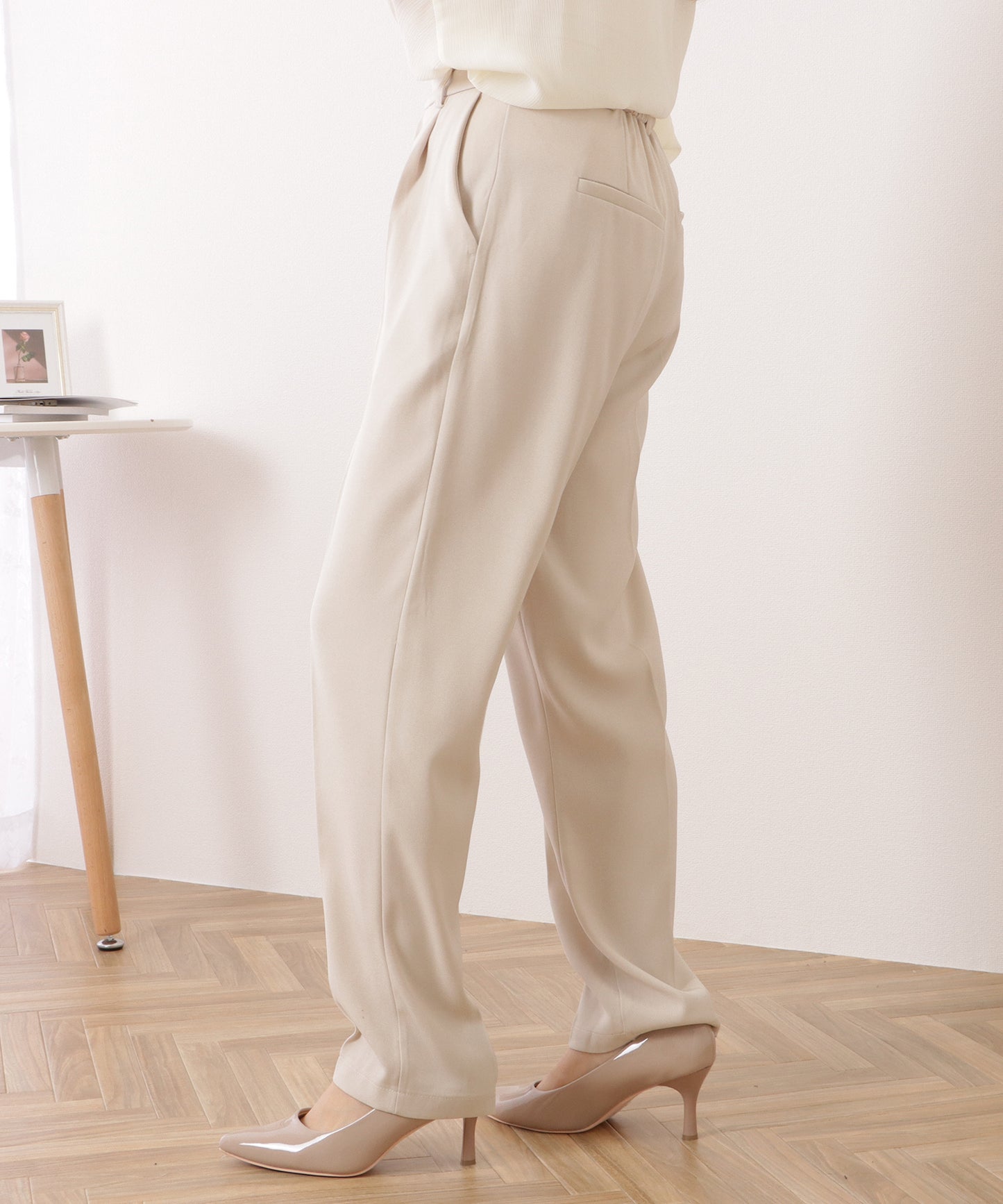 ワンタックカラーテーパードベーシックパンツ