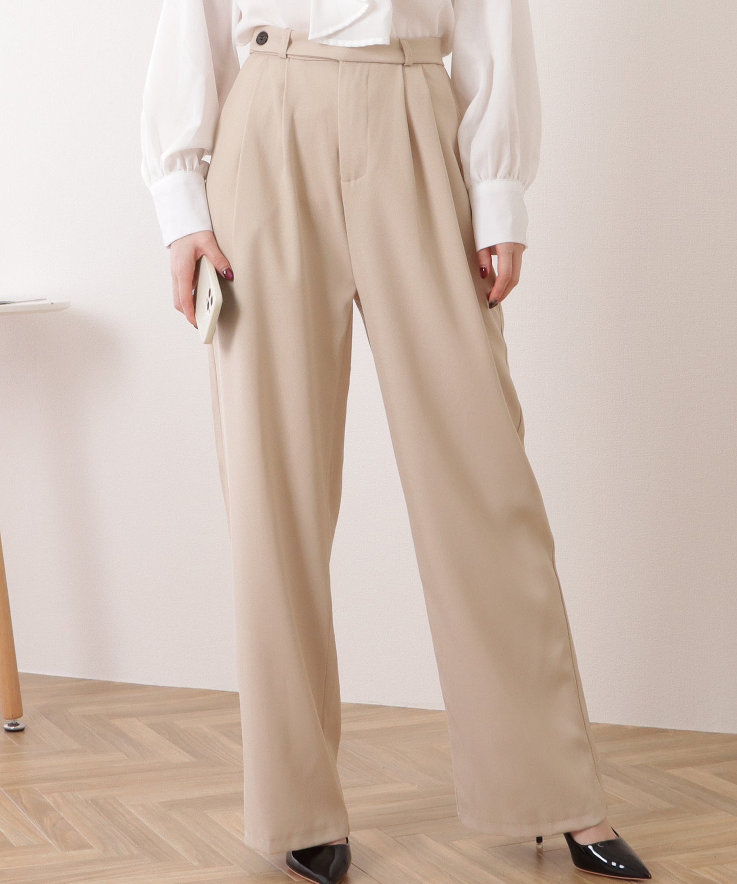バックポケット付きウエストタックストレートパンツ