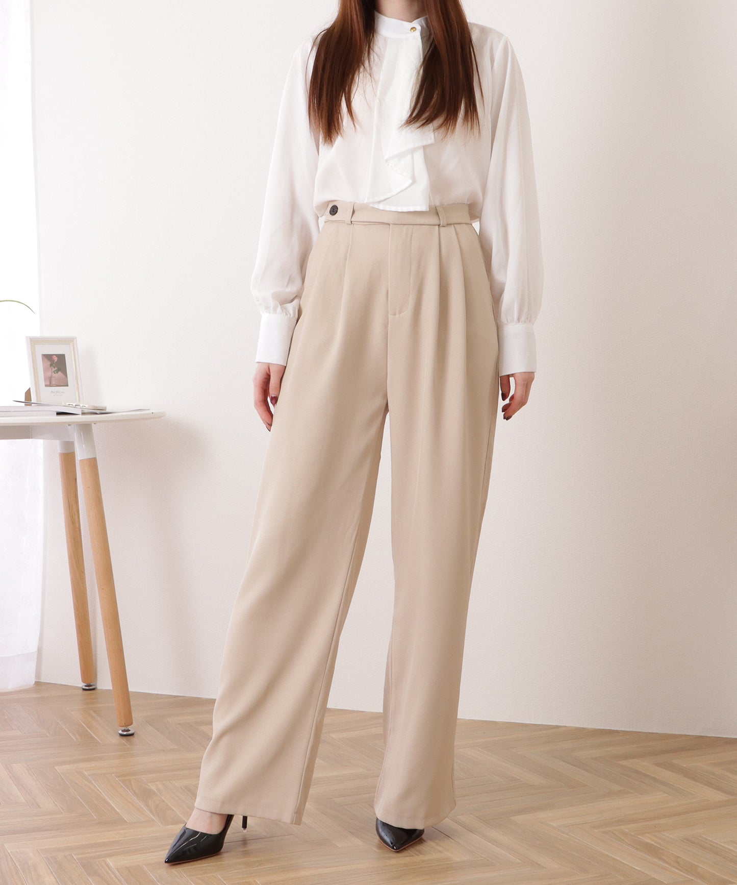 バックポケット付きウエストタックストレートパンツ