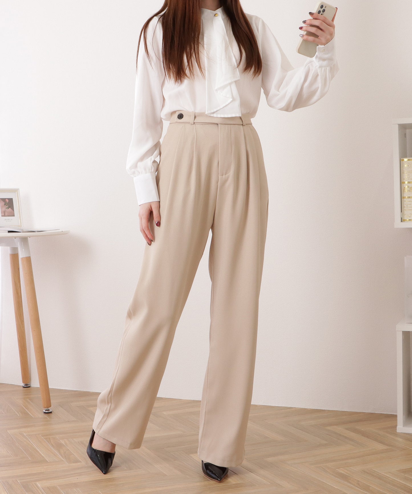 バックポケット付きウエストタックストレートパンツ