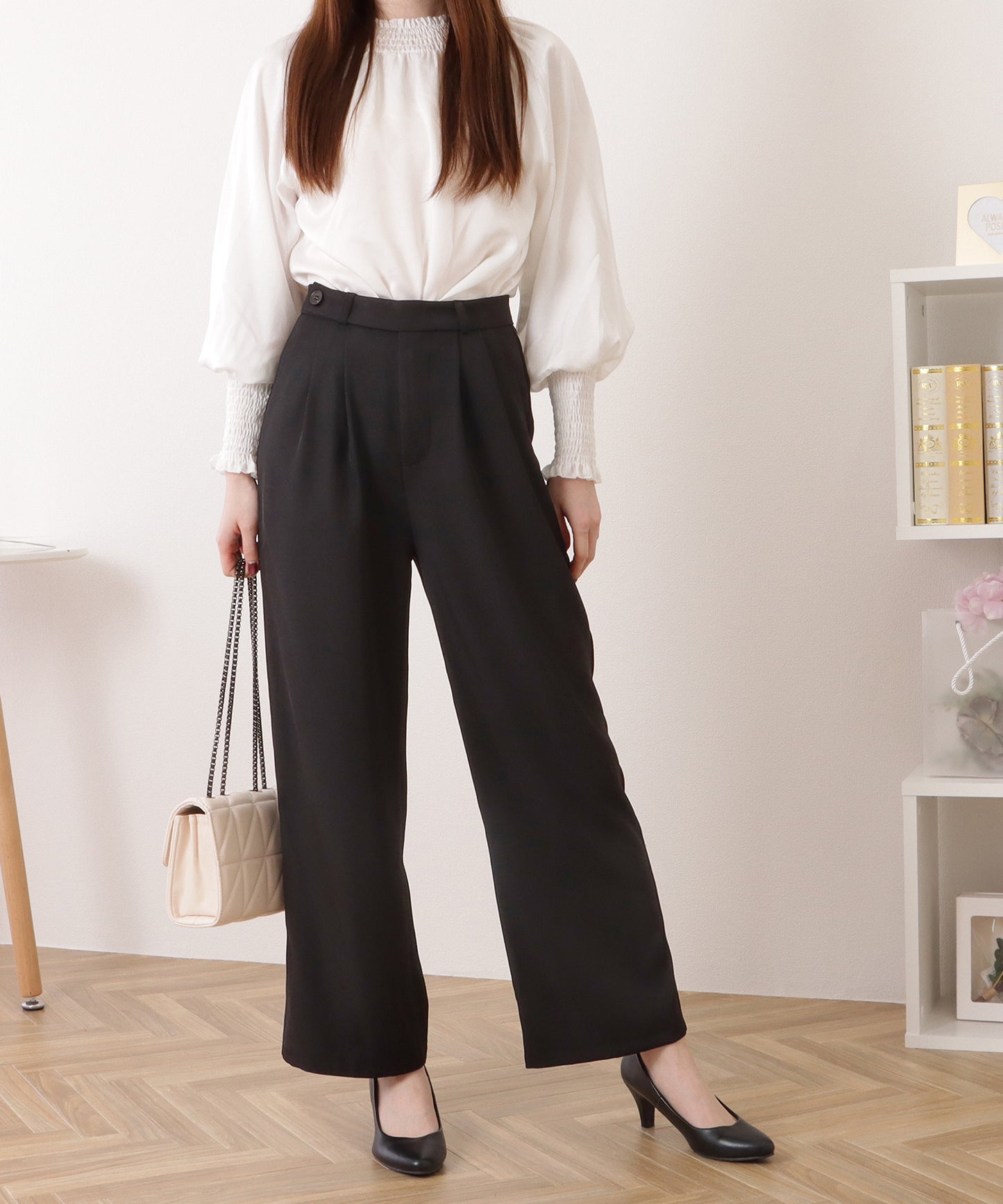 バックポケット付きウエストタックストレートパンツ