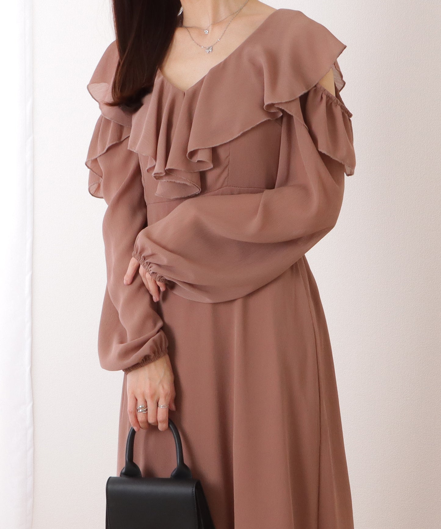 カットアウト フリル Vネック シフォン ワンピース