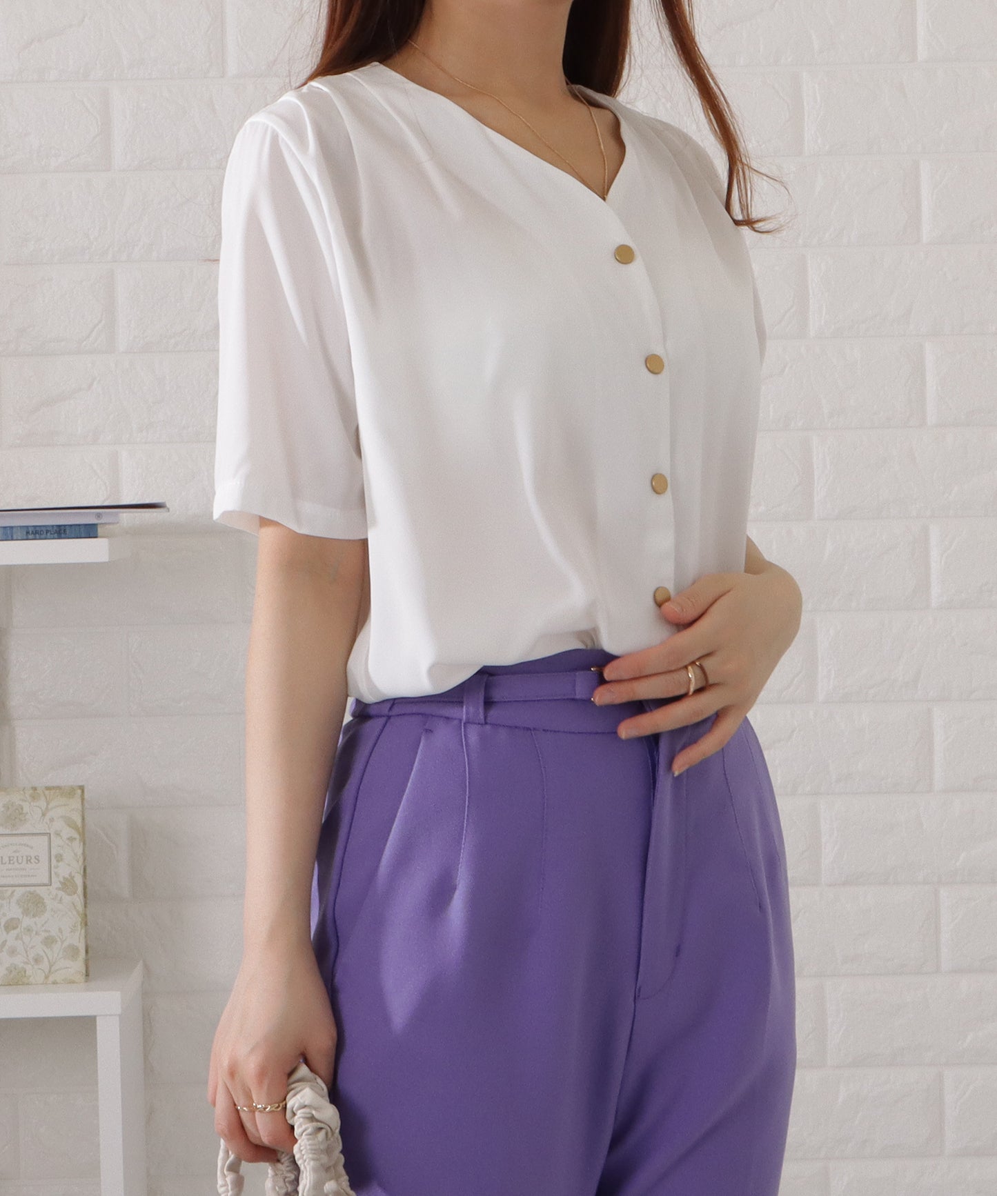 Vネック前開きとろみ長袖ブラウス