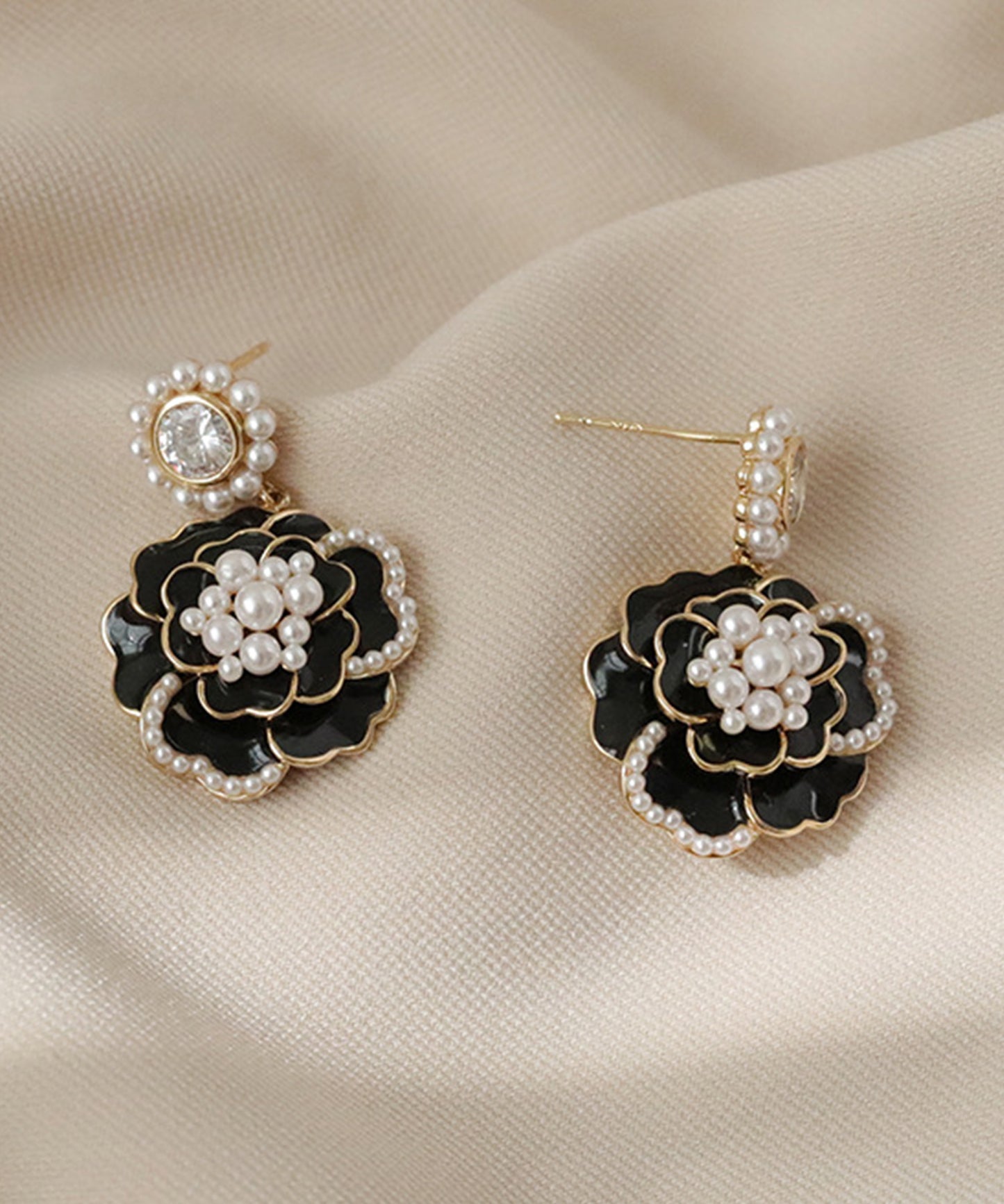 レイヤード フラワー パール × ビジュー ピアス