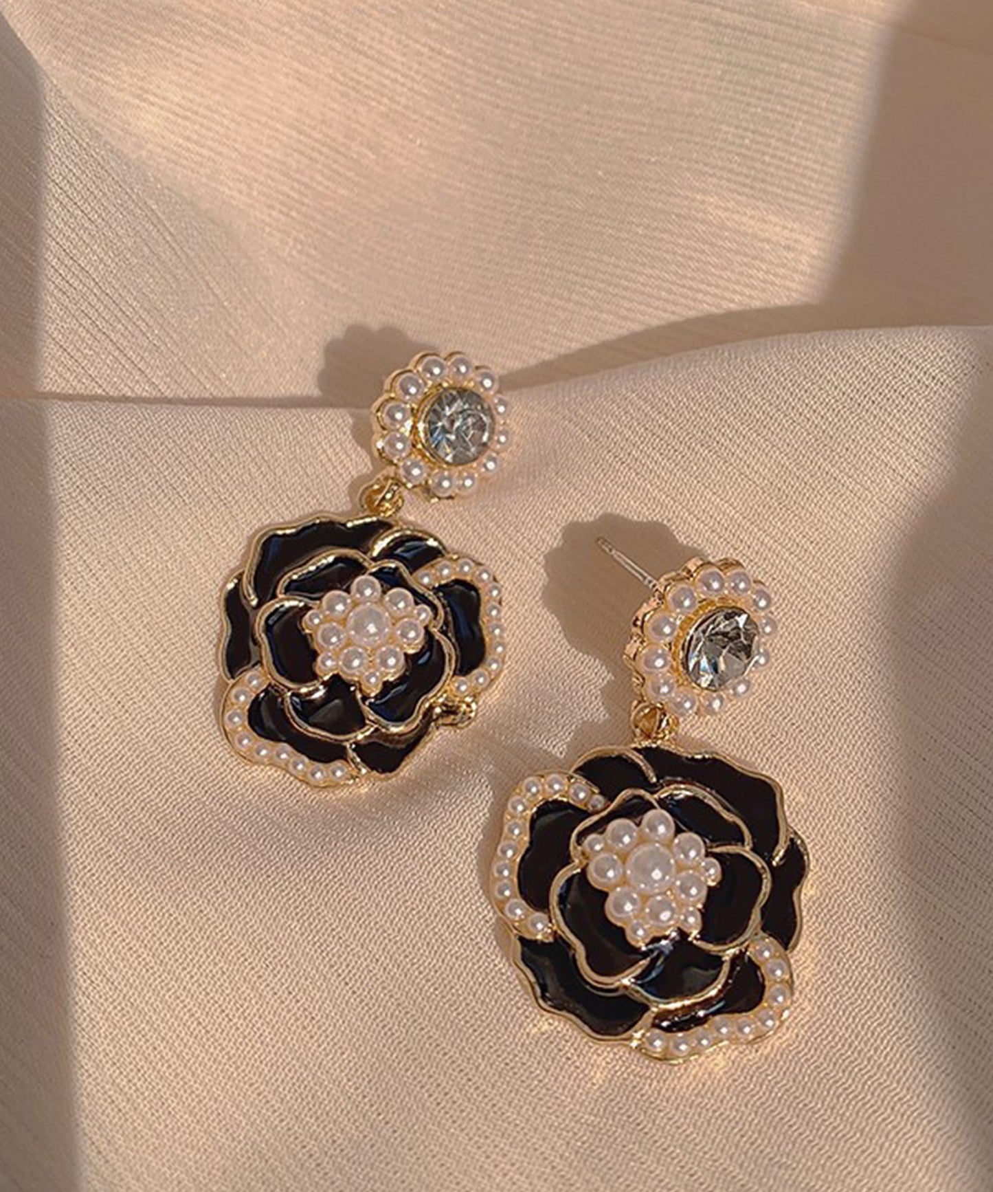 レイヤード フラワー パール × ビジュー ピアス