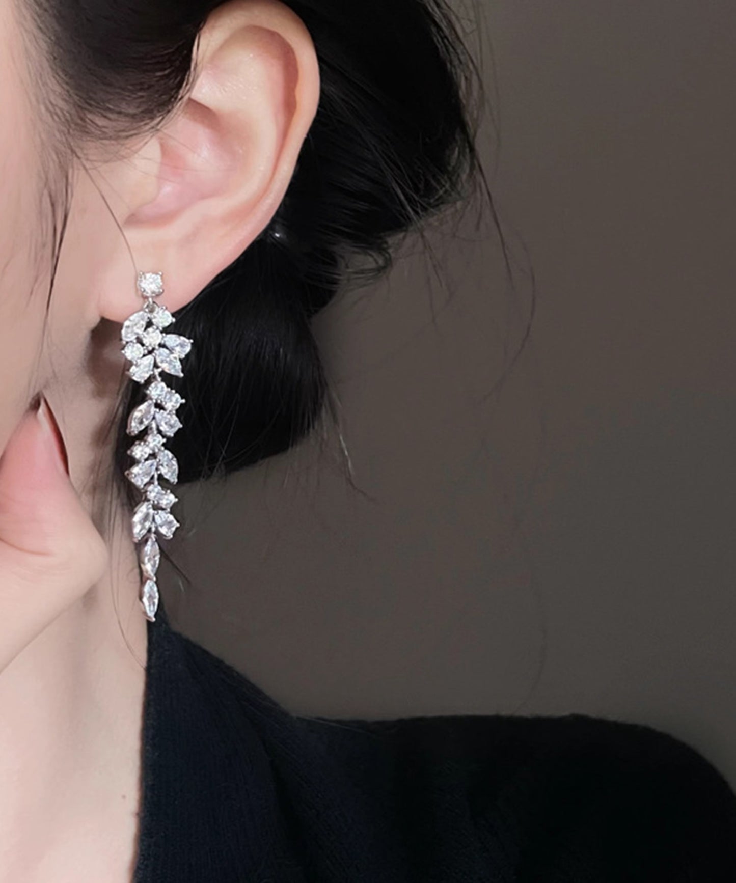 リーフ デザイン ビジュー スウィング ピアス