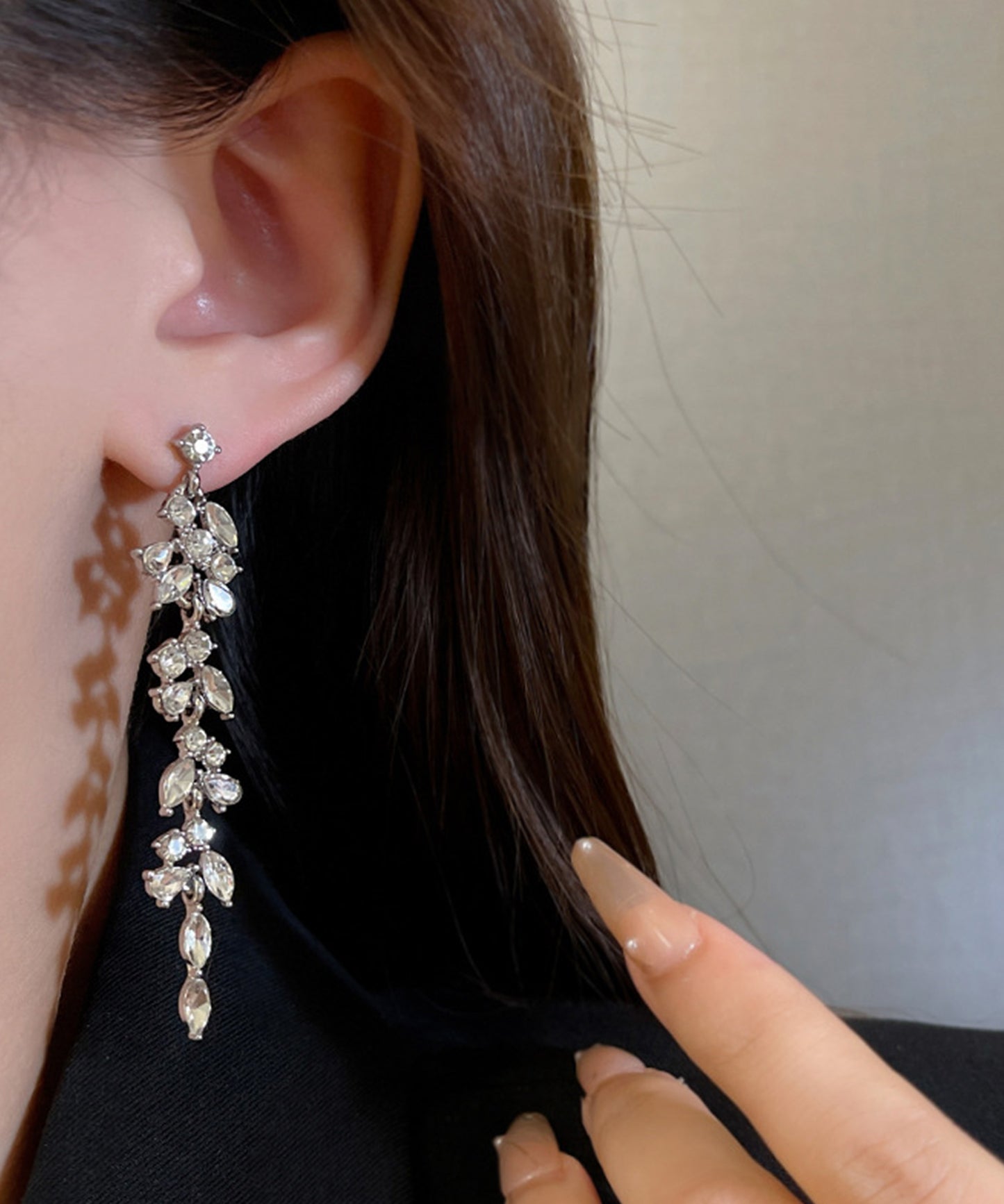 リーフ デザイン ビジュー スウィング ピアス