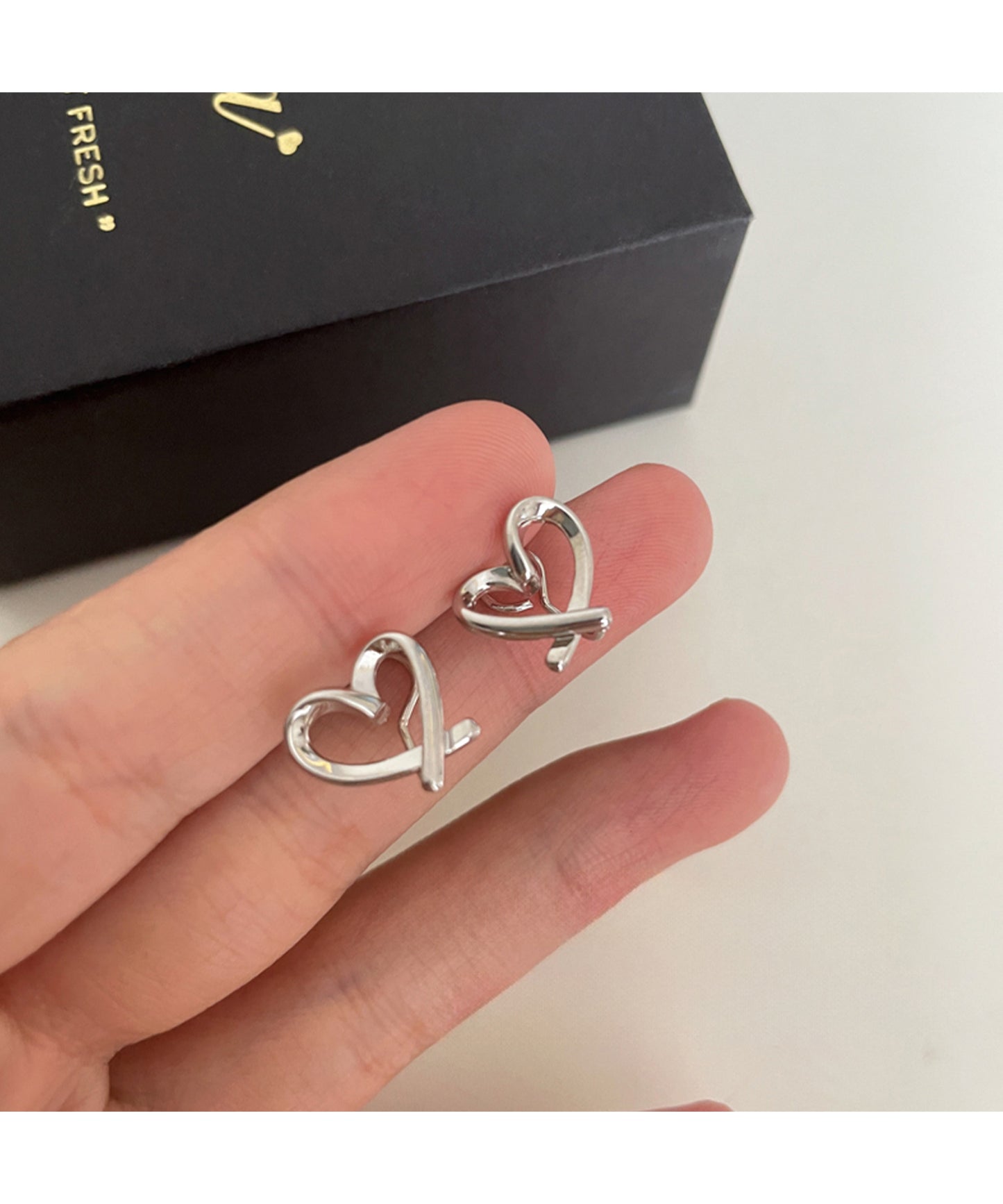 シンプル オープン ハート イヤリング / ピアス