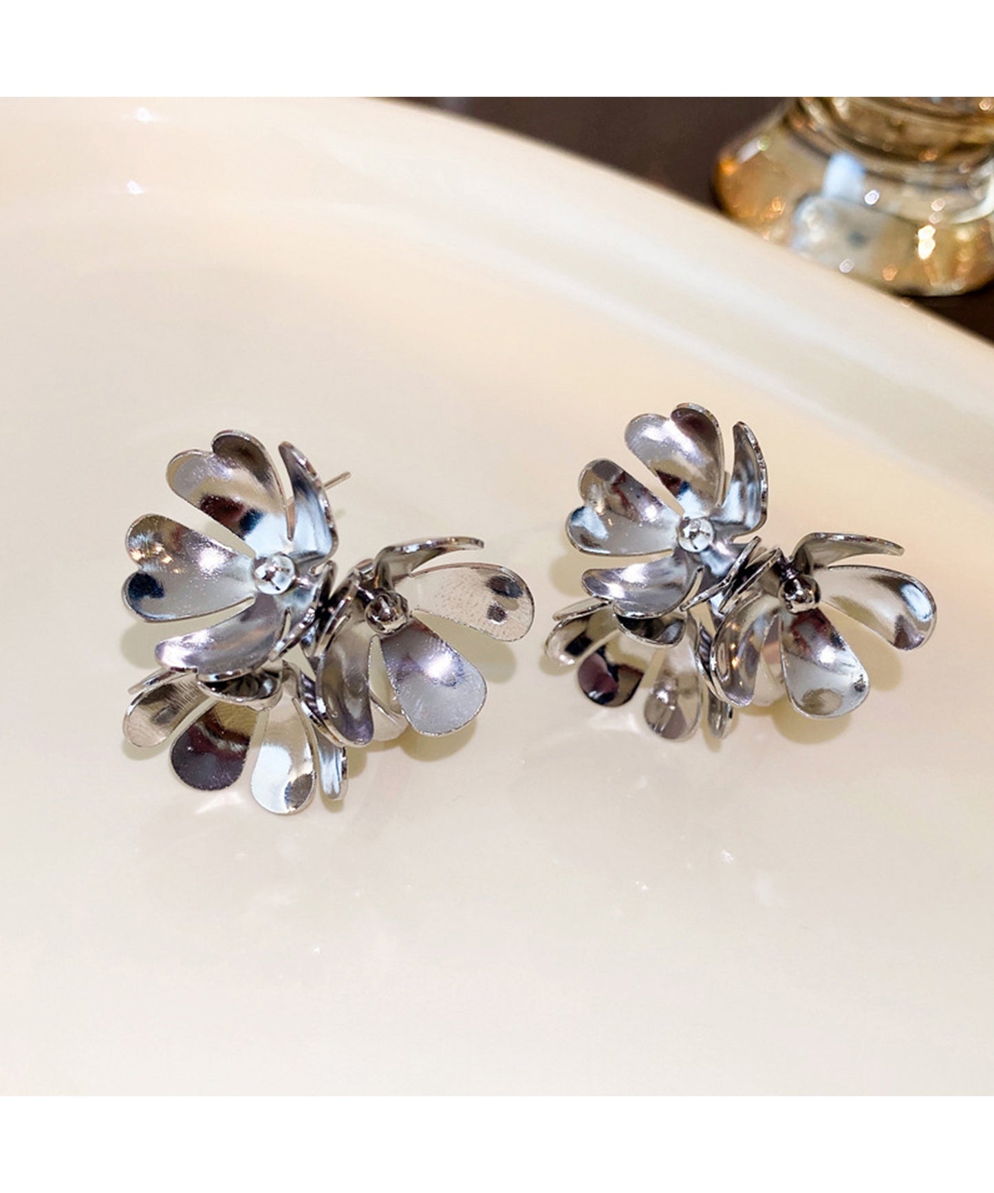 メタリック 3D ブーケ フープ ピアス