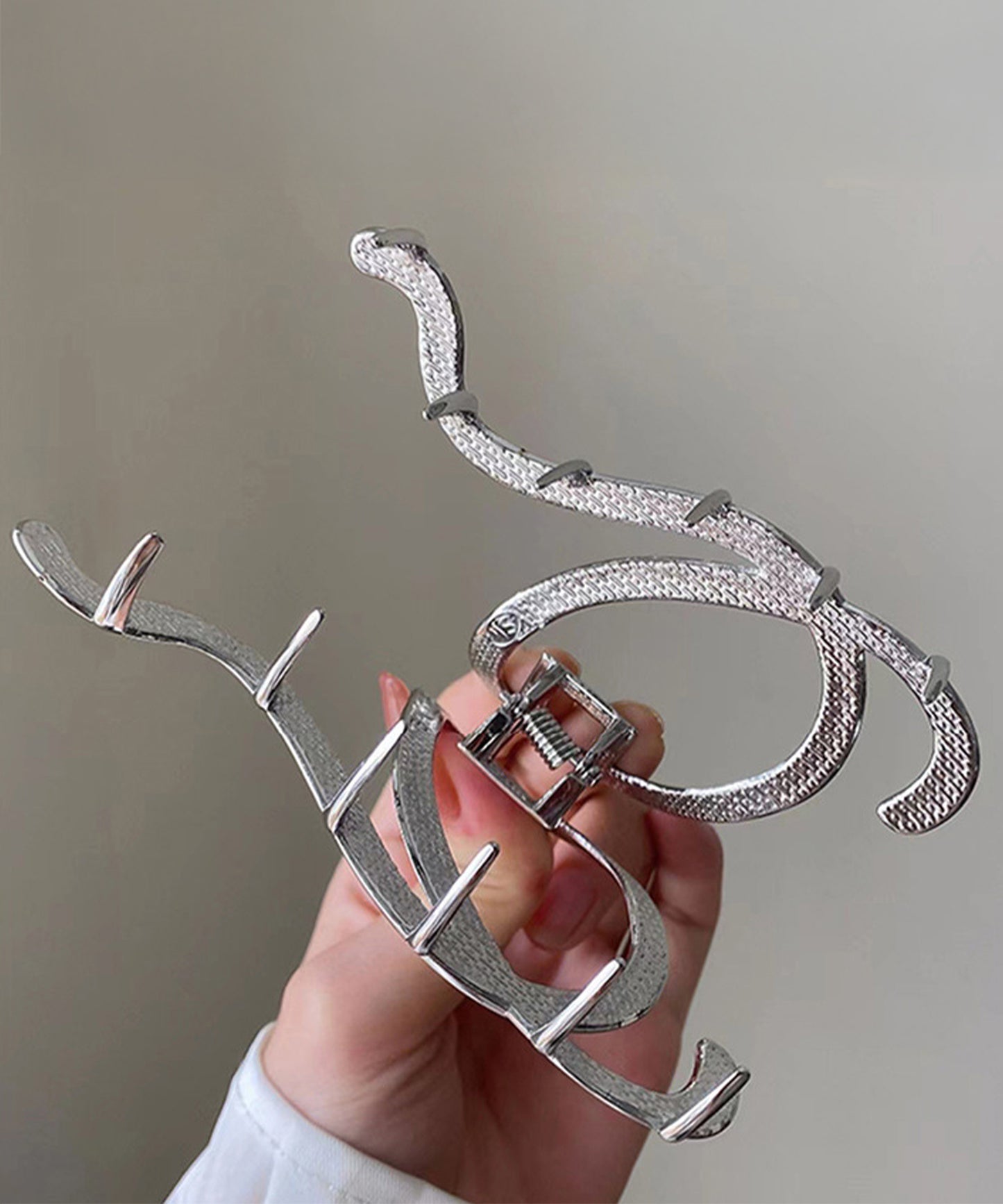 メタリック ウエーブ ライン ヘア バンスクリップ