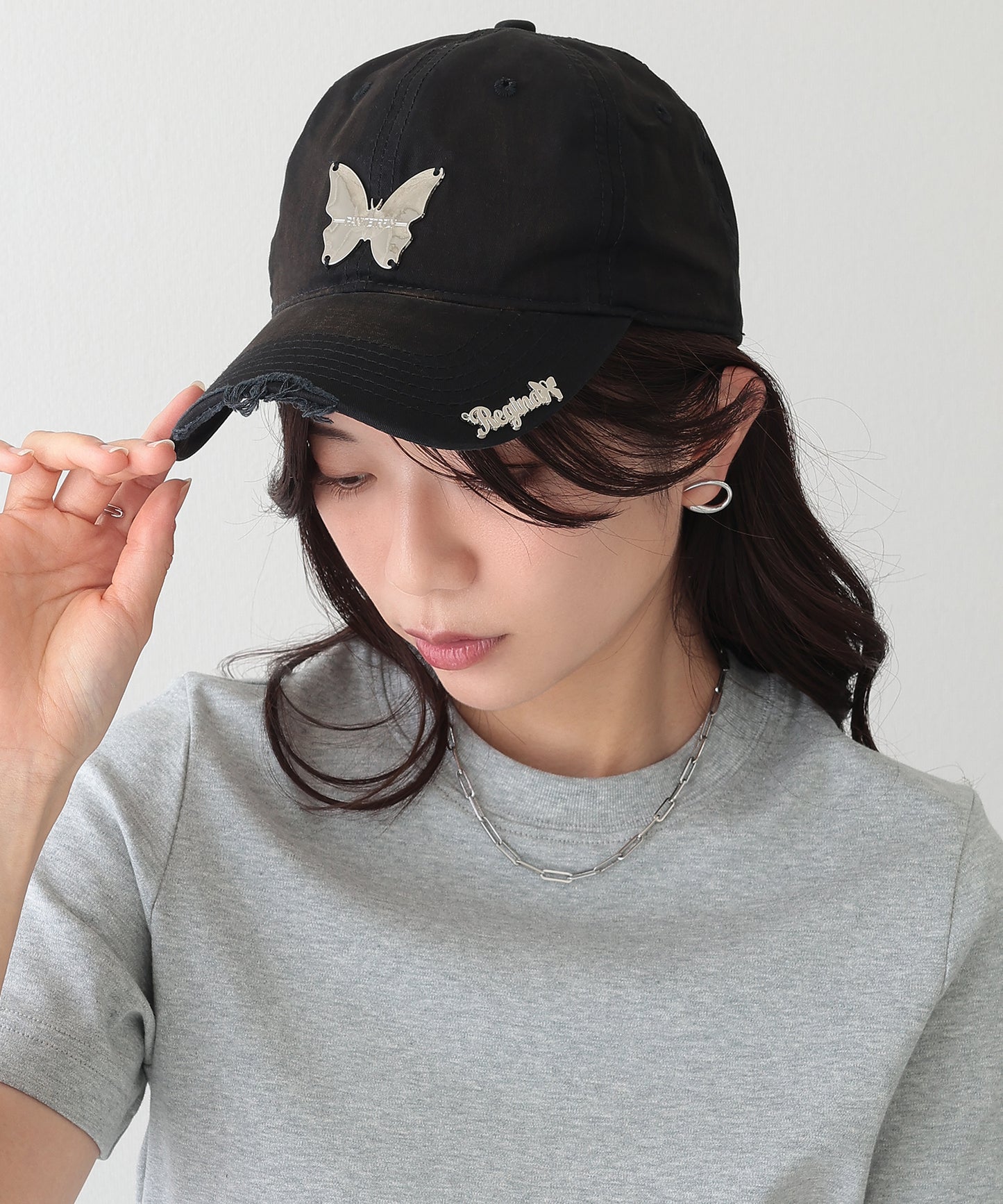 メタリック バタフライ付き サイド ロゴ キャップ