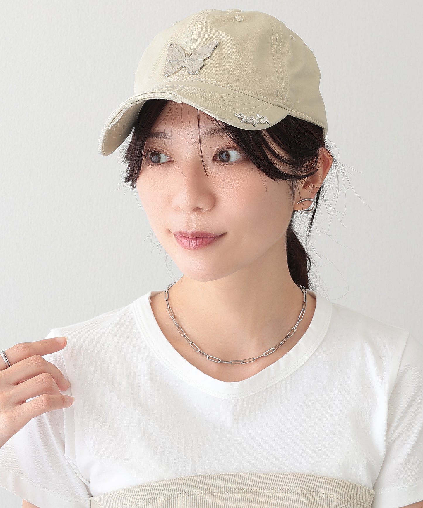 メタリック バタフライ付き サイド ロゴ キャップ