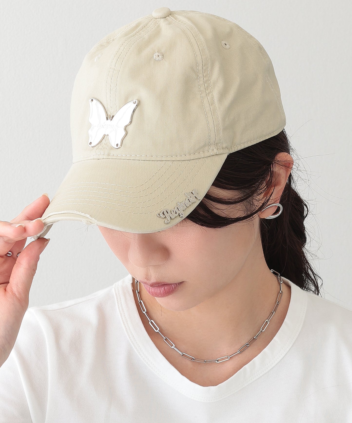メタリック バタフライ付き サイド ロゴ キャップ