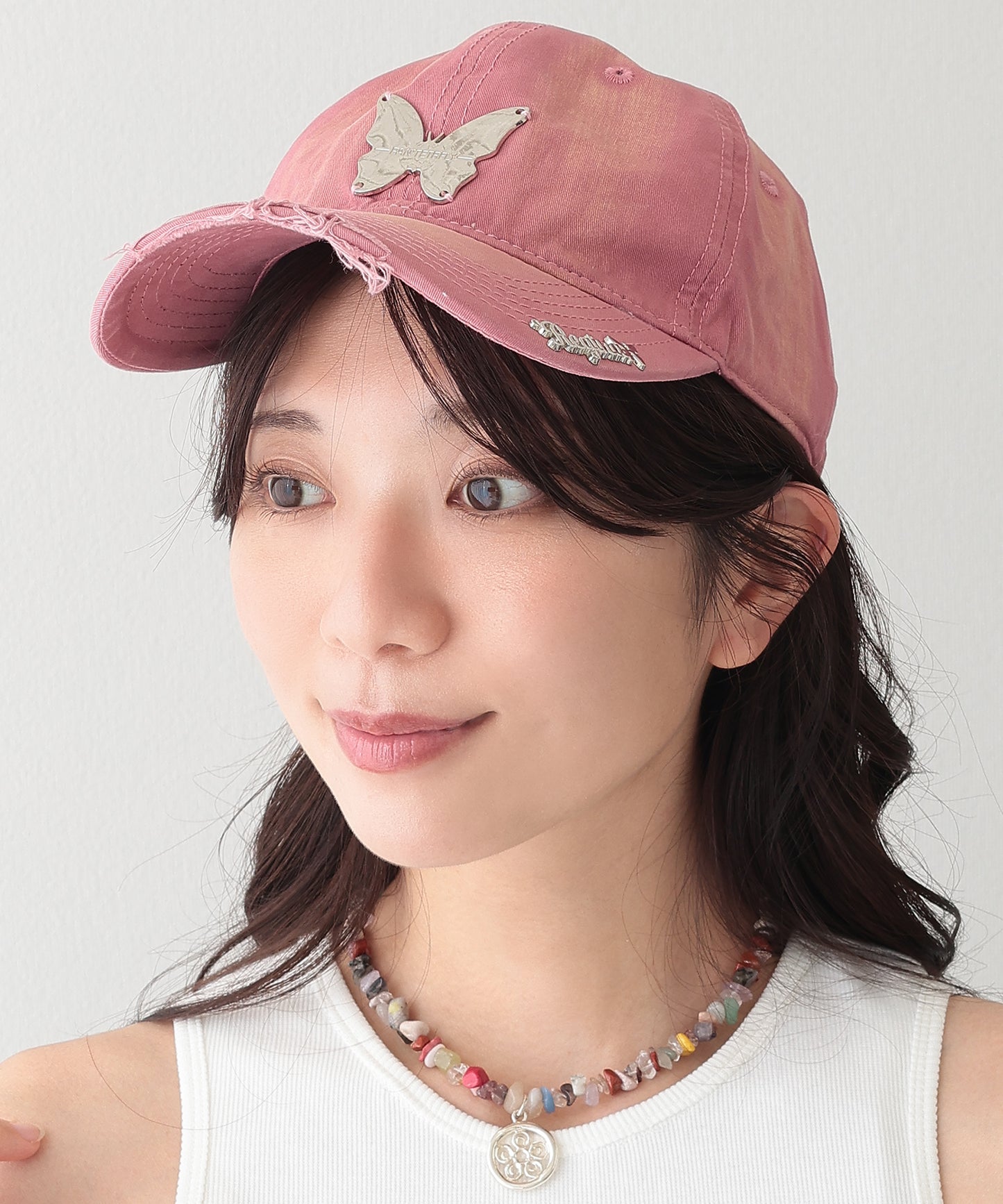 メタリック バタフライ付き サイド ロゴ キャップ