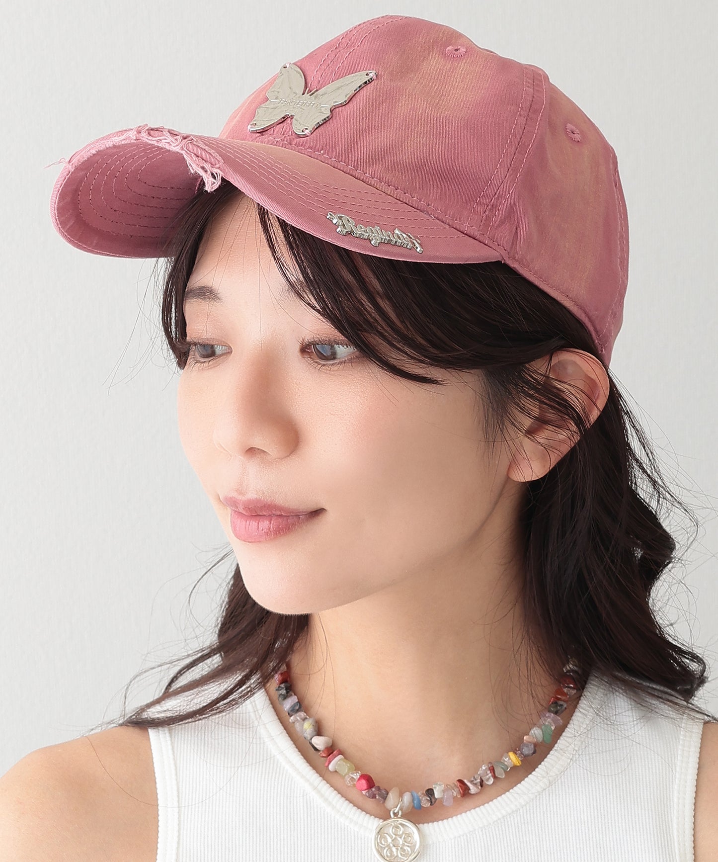 メタリック バタフライ付き サイド ロゴ キャップ