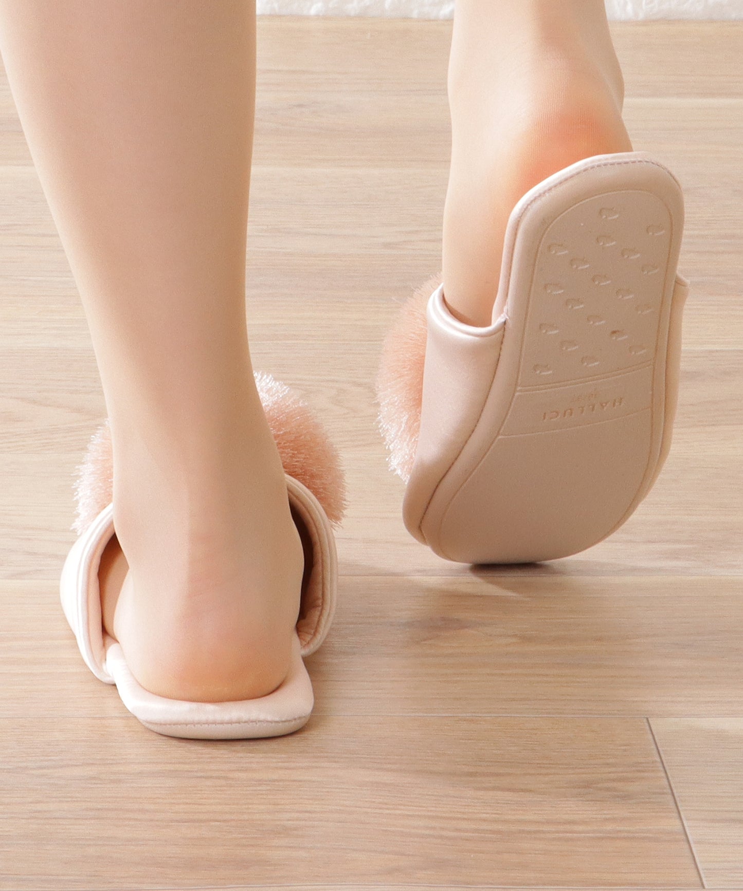 タッセル ボール付き フラット ルーム スリッパ