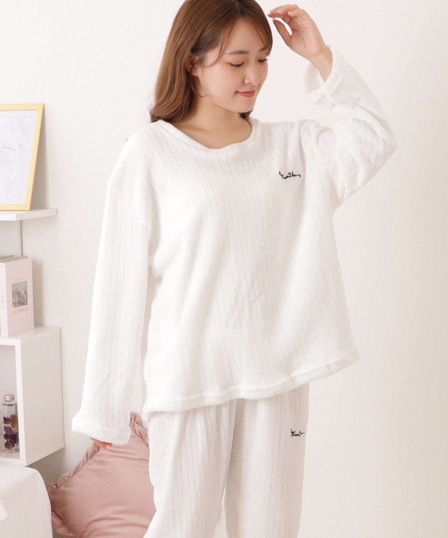 立体ストライプ刺繍付きプルオーバールームウエア