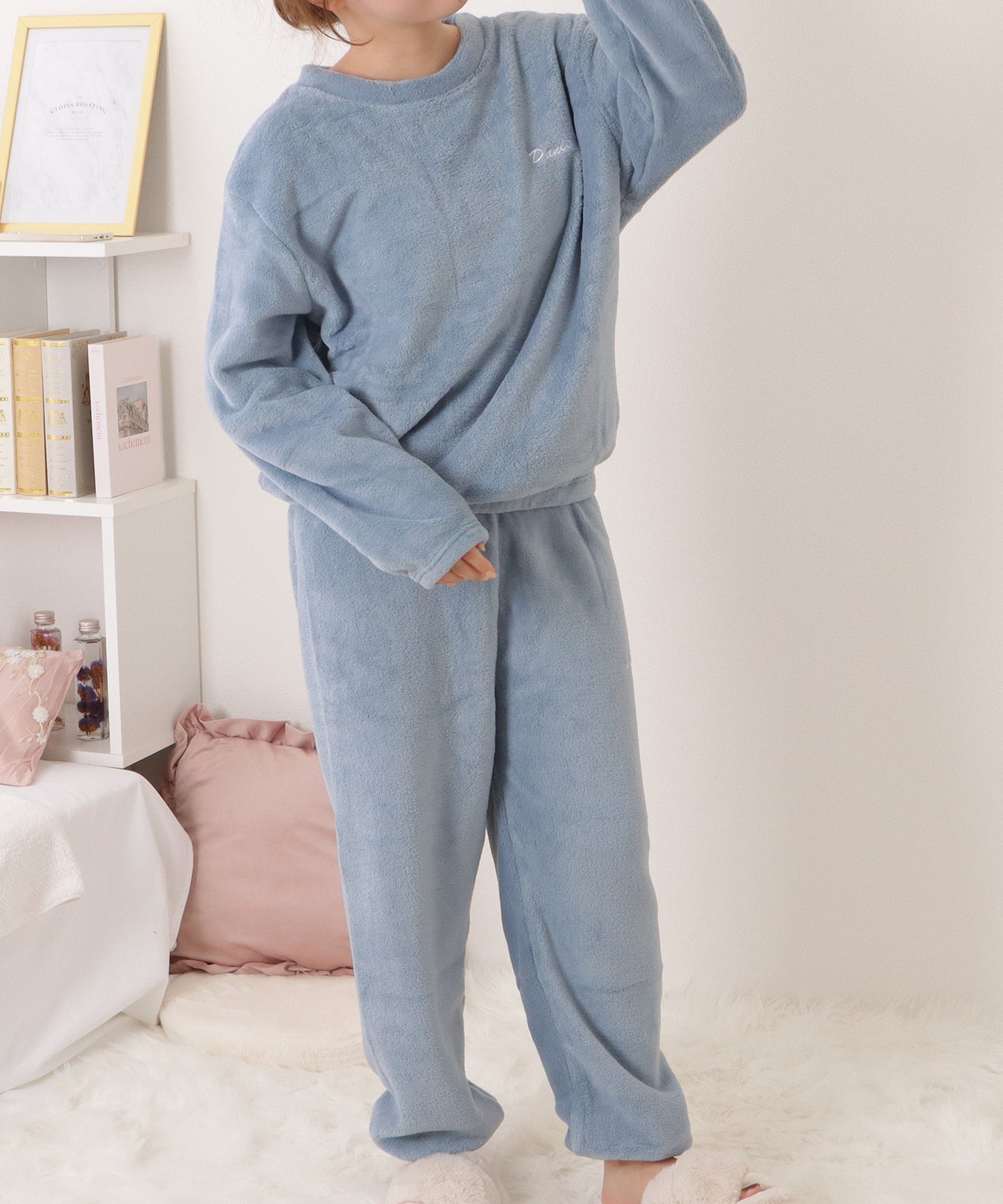 アルファベット刺繍付きふわもこルームウエア