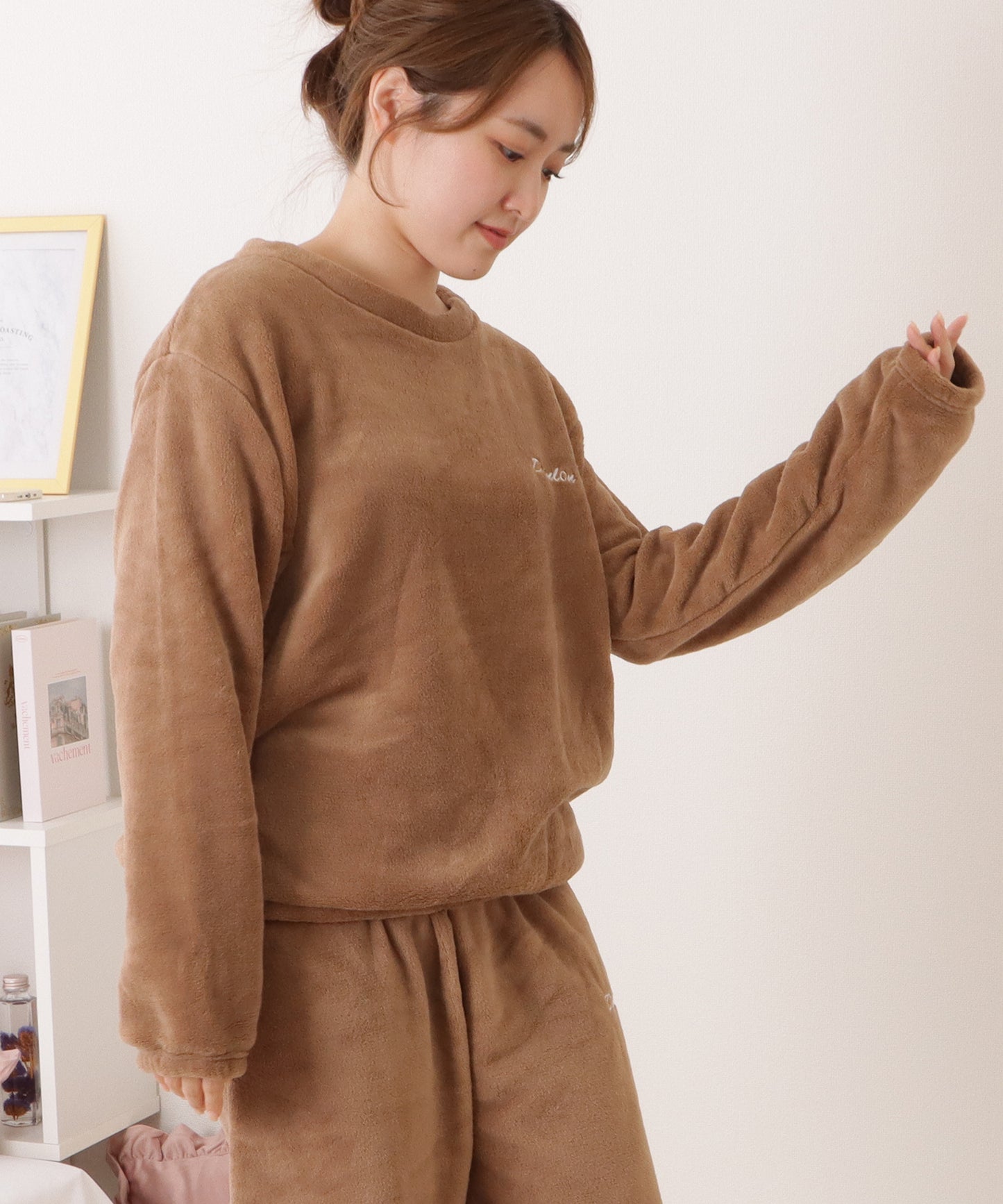 アルファベット刺繍付きふわもこルームウエア