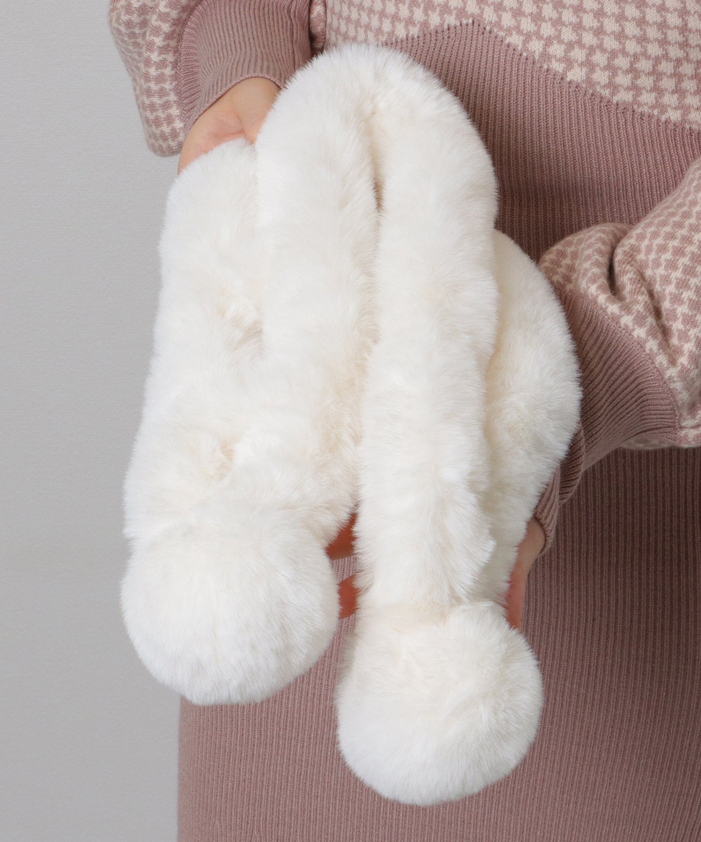 ポンポン付き ラビット風 シンプル ファー ティペット