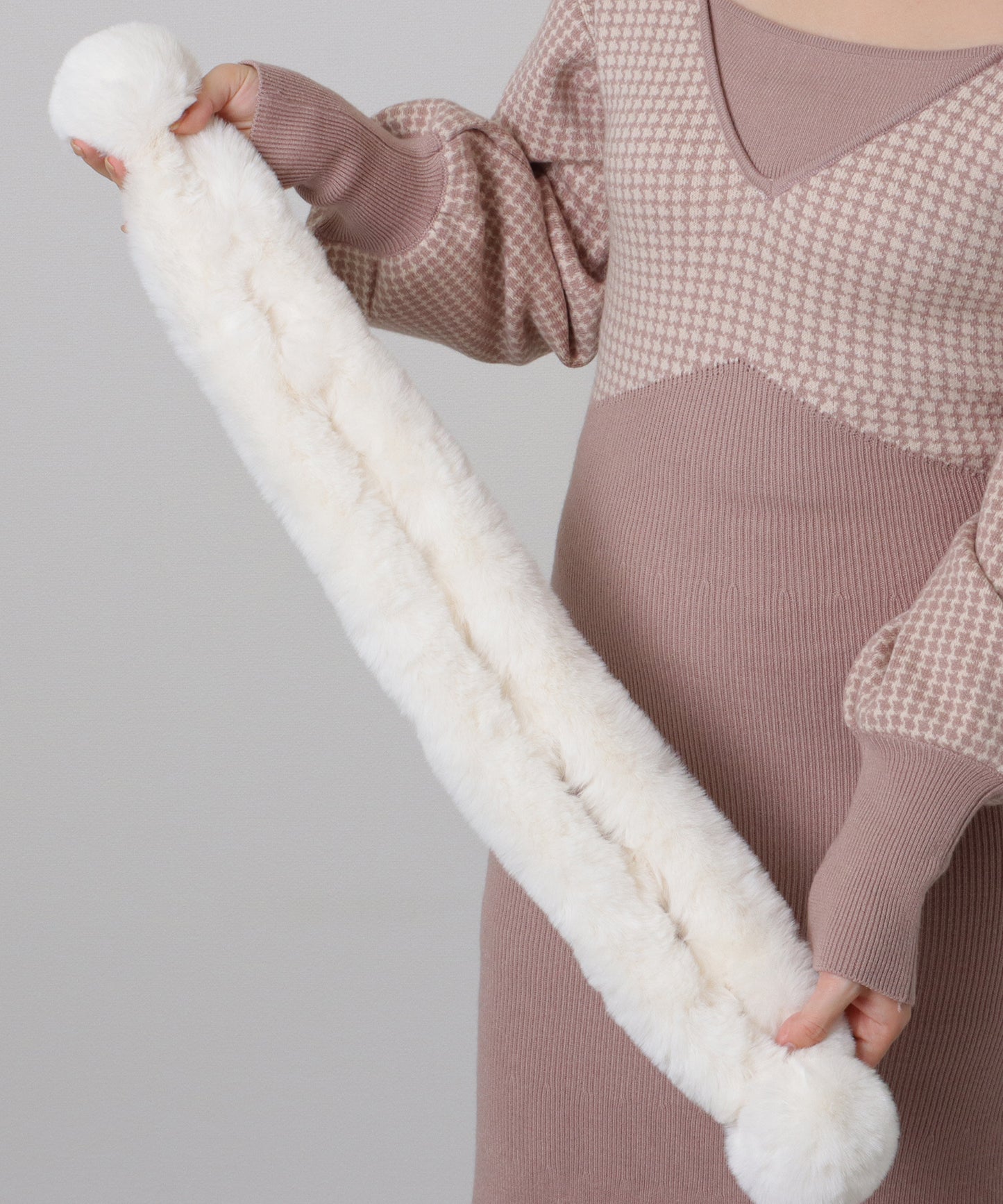 ポンポン付き ラビット風 シンプル ファー ティペット