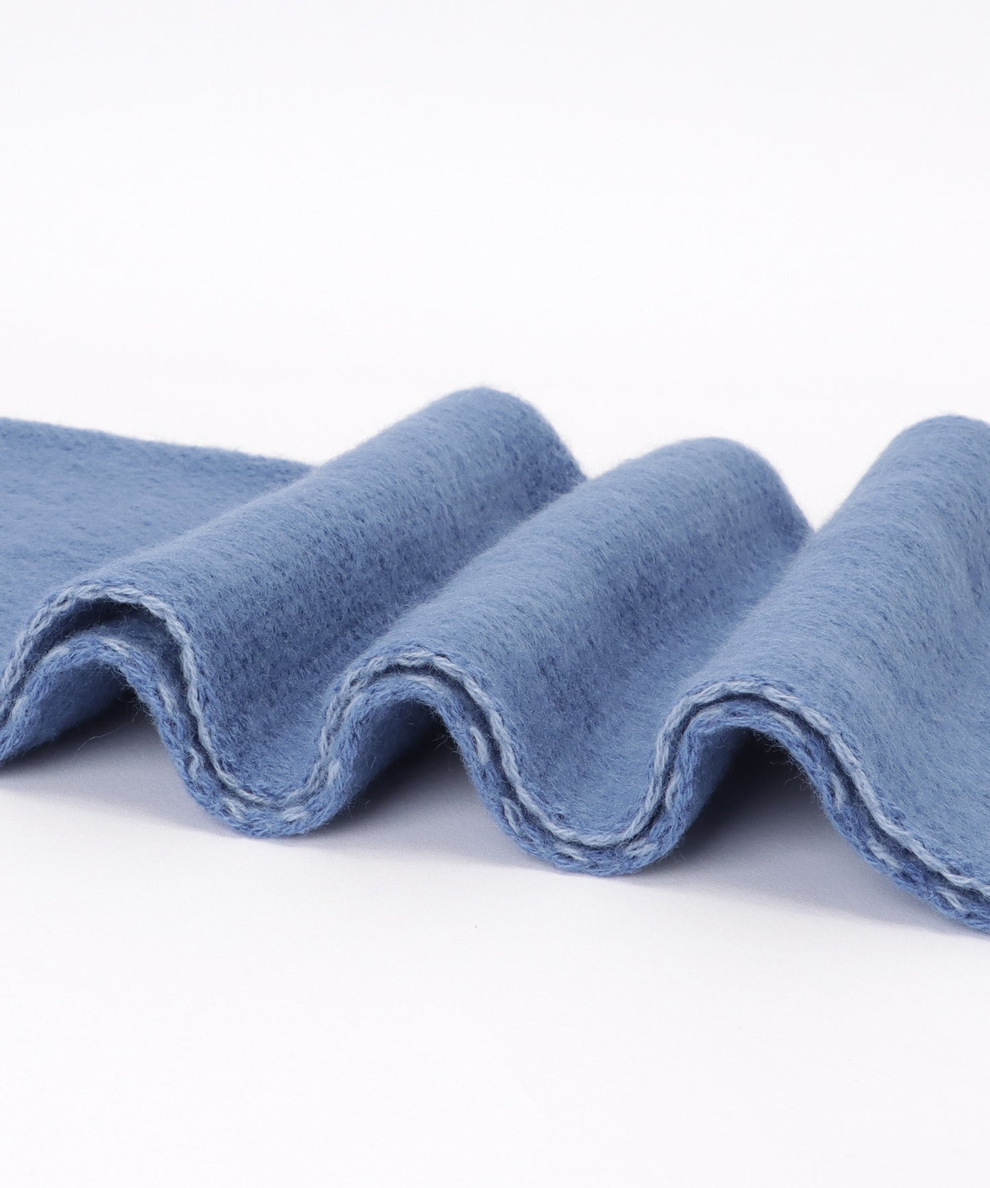 ソリッドカラー ピンバッチ付き シンプル ニット マフラー