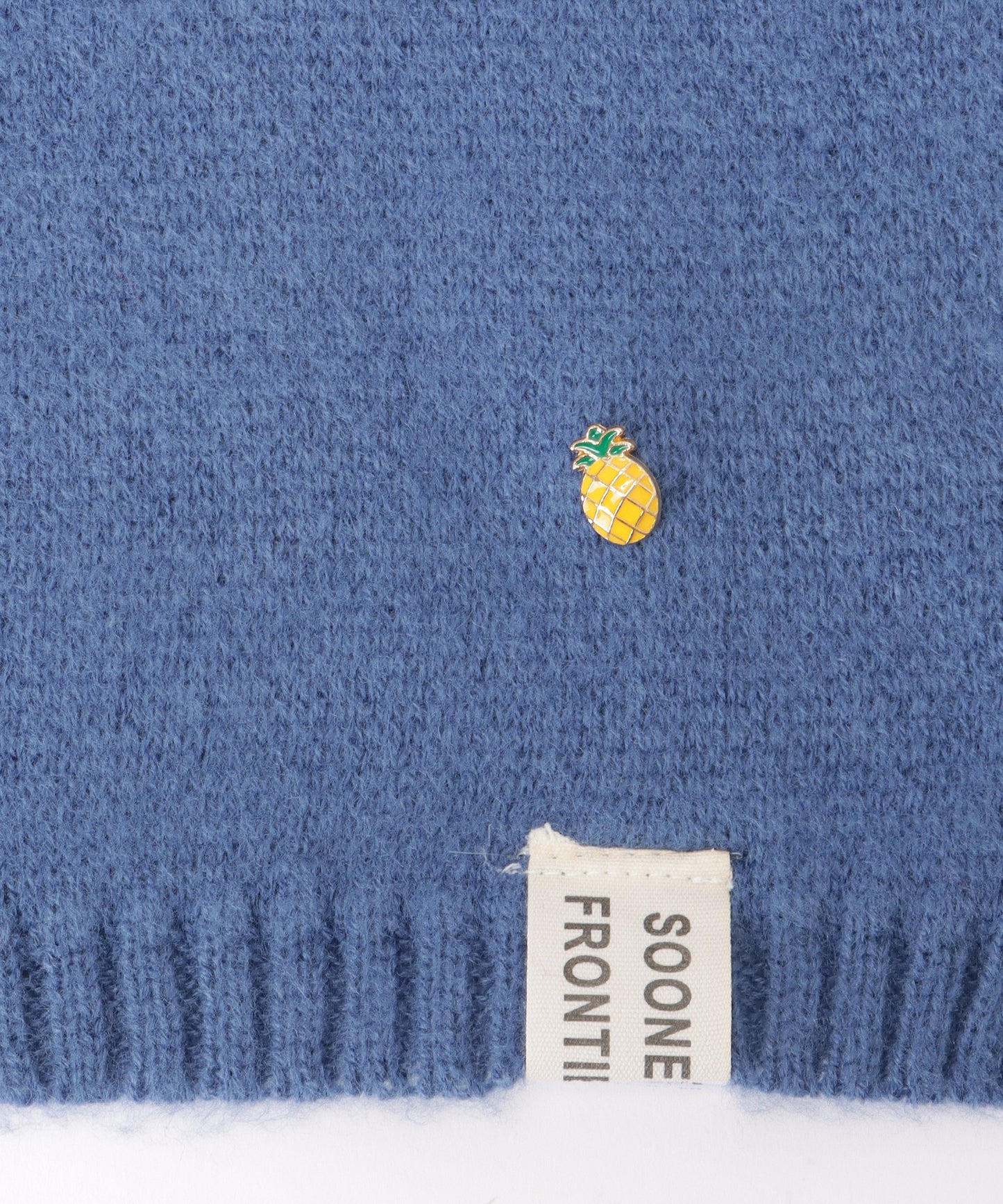 ソリッドカラー ピンバッチ付き シンプル ニット マフラー