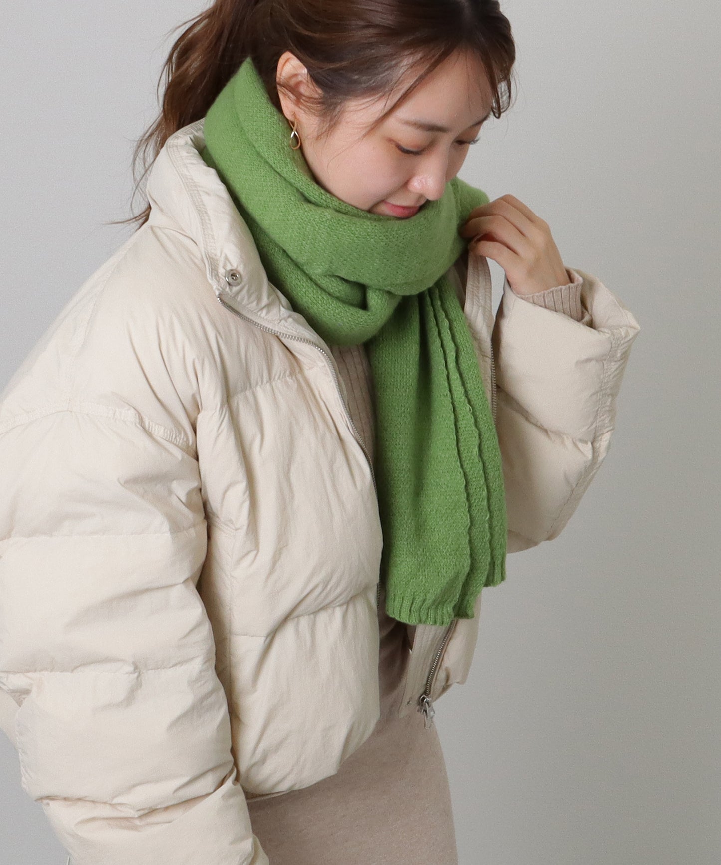 ソリッドカラー ピンバッチ付き シンプル ニット マフラー