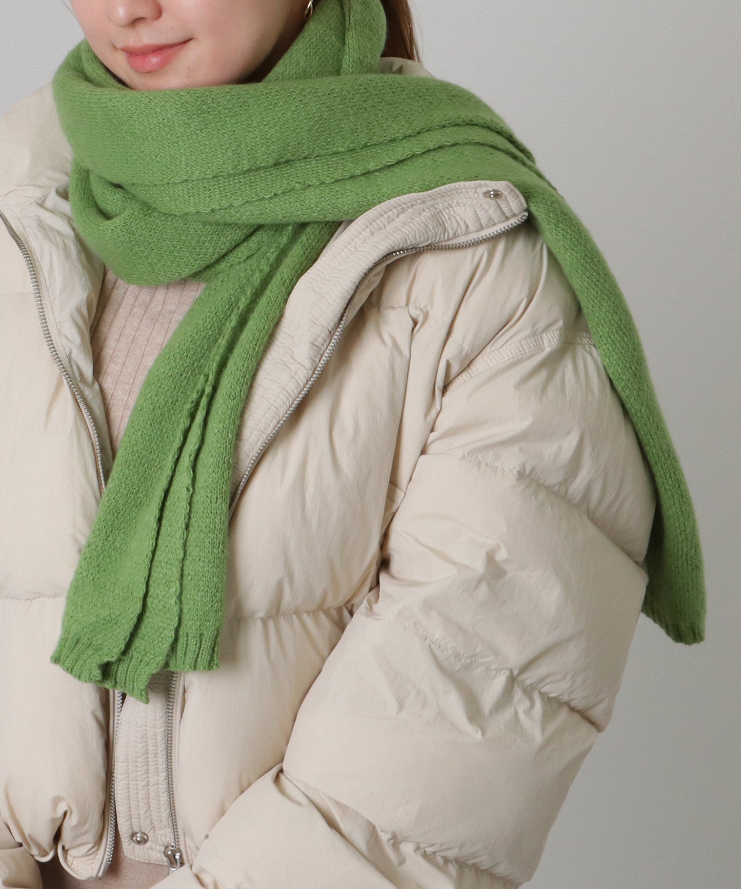 ソリッドカラー ピンバッチ付き シンプル ニット マフラー