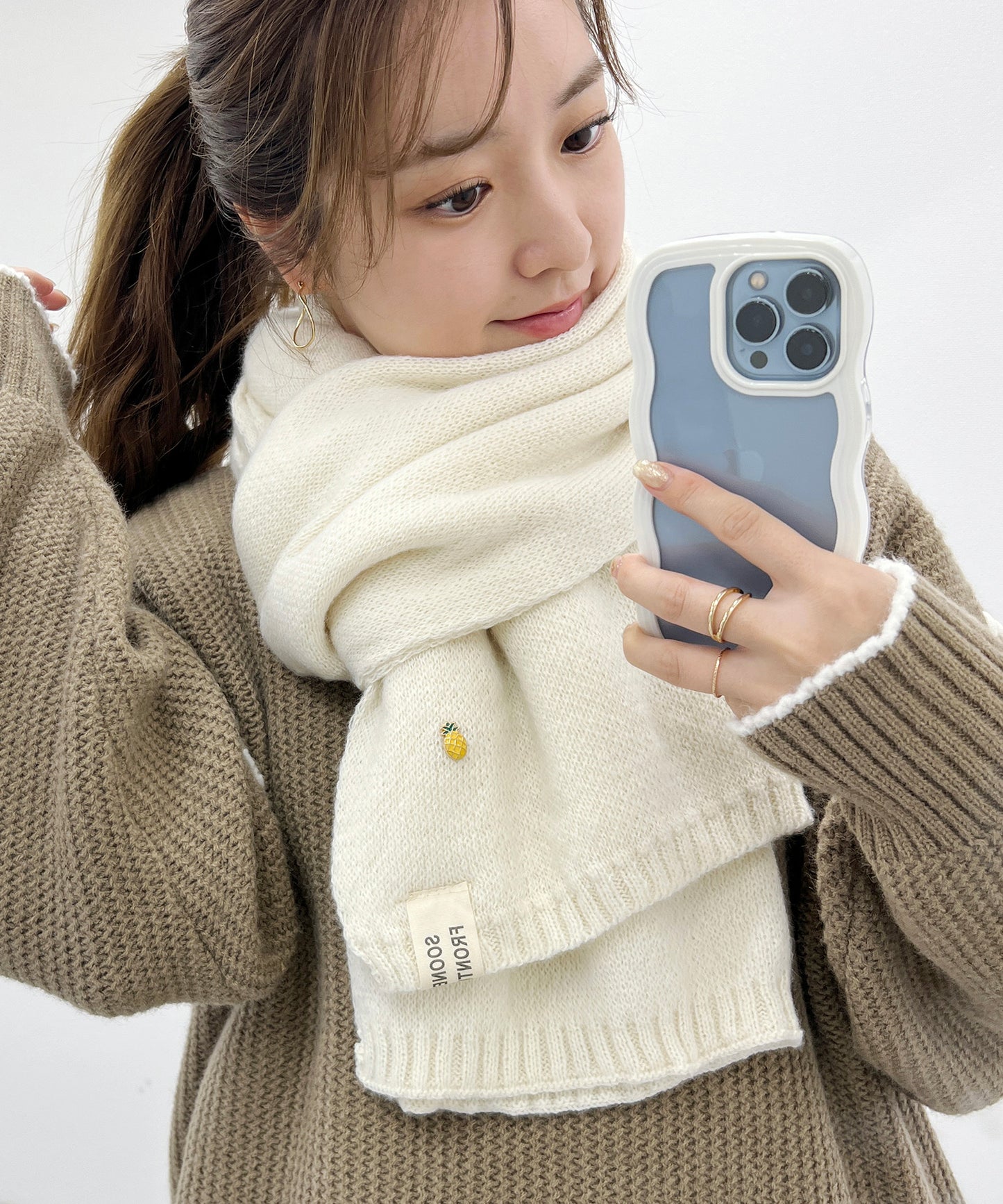 ソリッドカラー ピンバッチ付き シンプル ニット マフラー