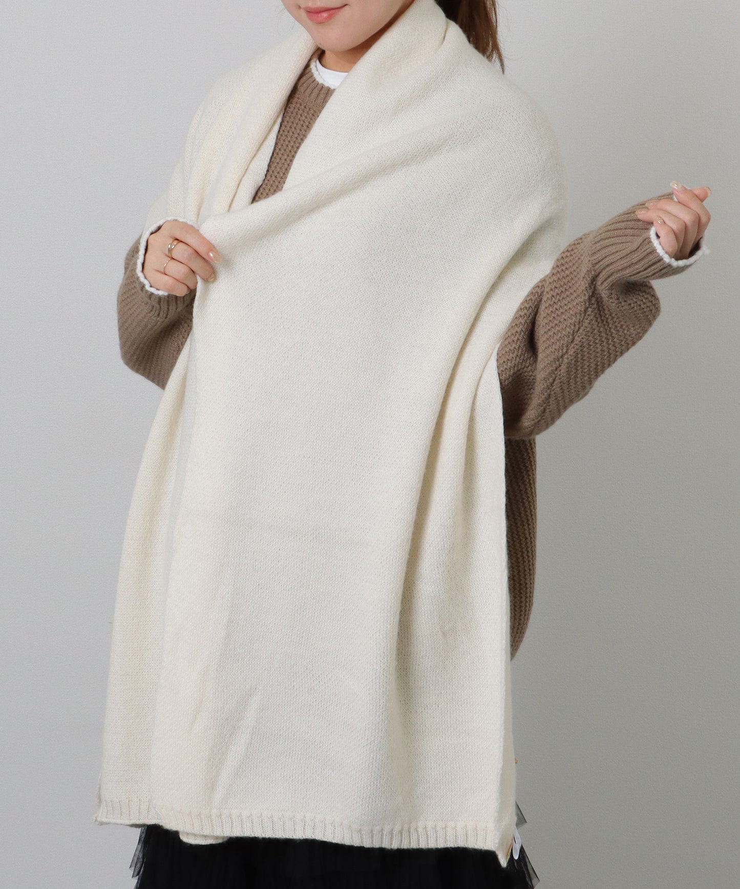 ソリッドカラー ピンバッチ付き シンプル ニット マフラー