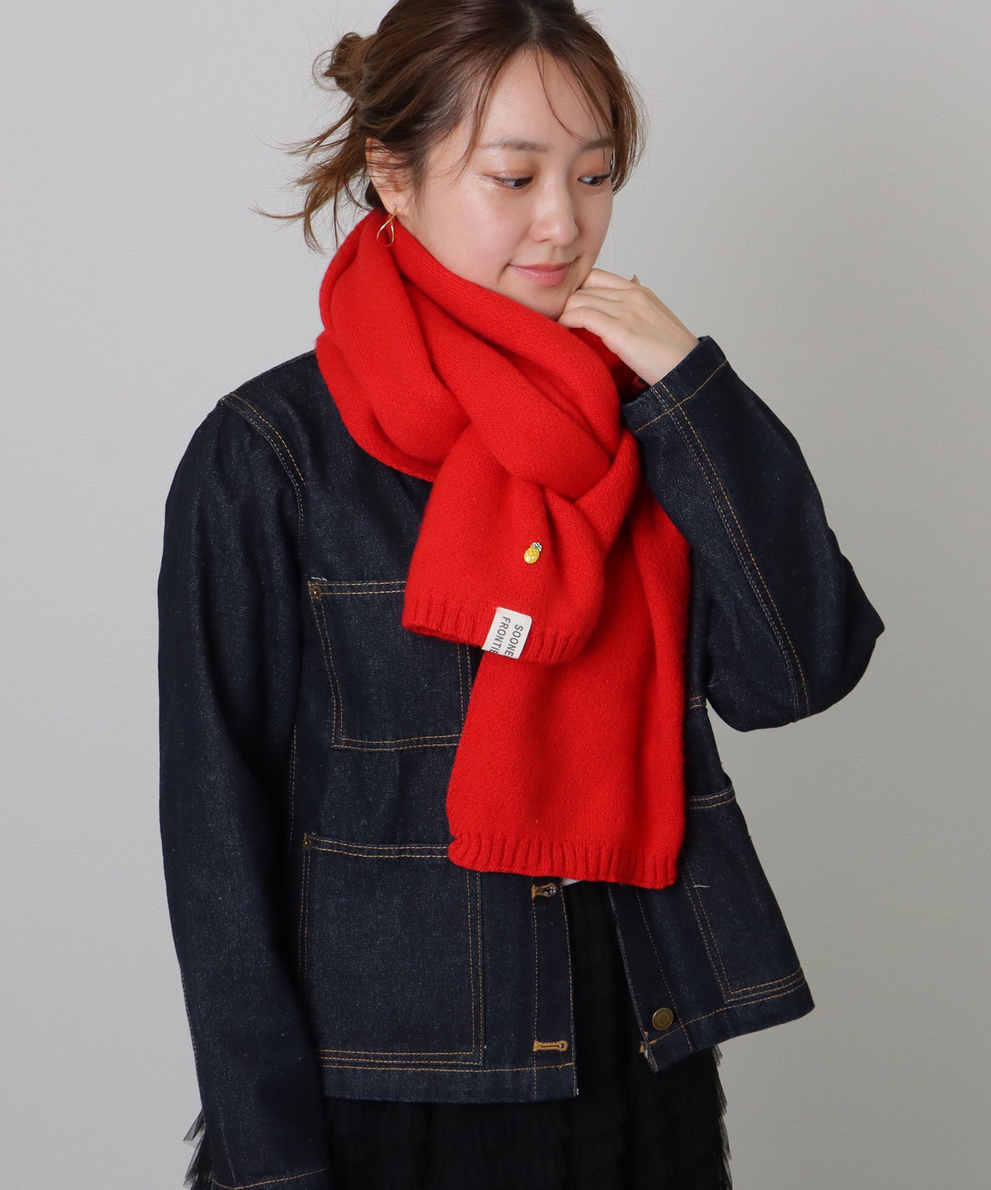 ソリッドカラー ピンバッチ付き シンプル ニット マフラー