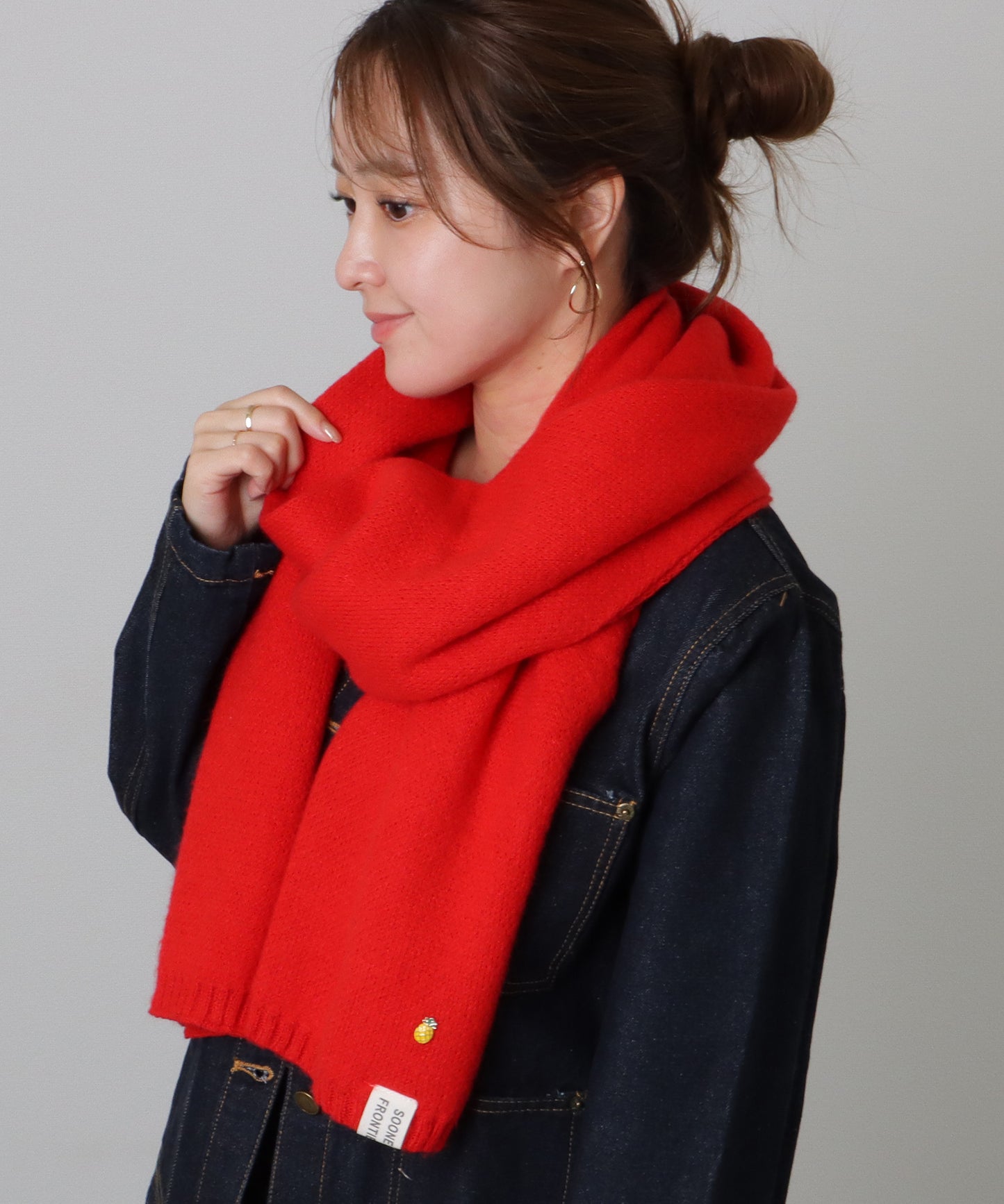 ソリッドカラー ピンバッチ付き シンプル ニット マフラー