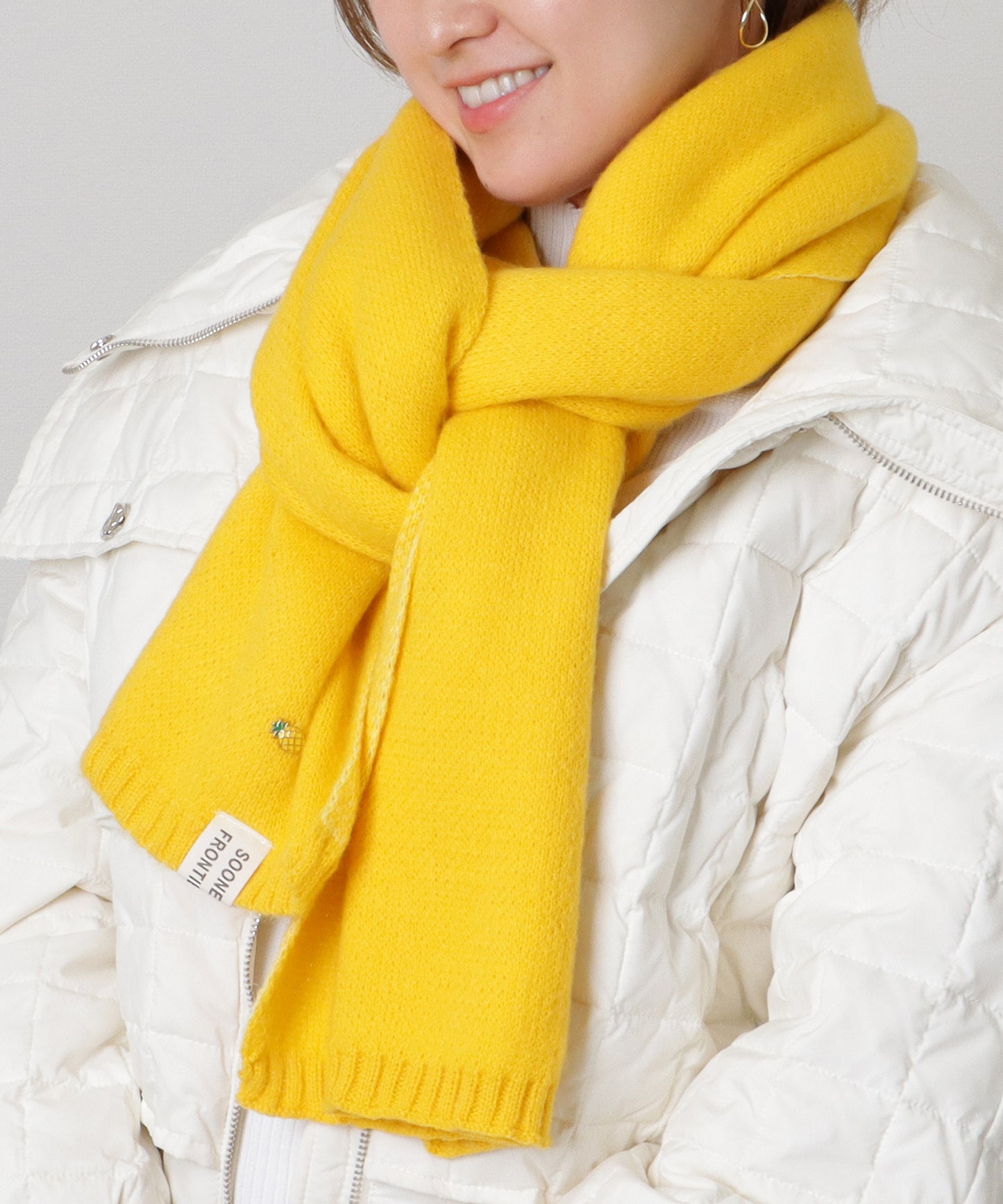 ソリッドカラー ピンバッチ付き シンプル ニット マフラー