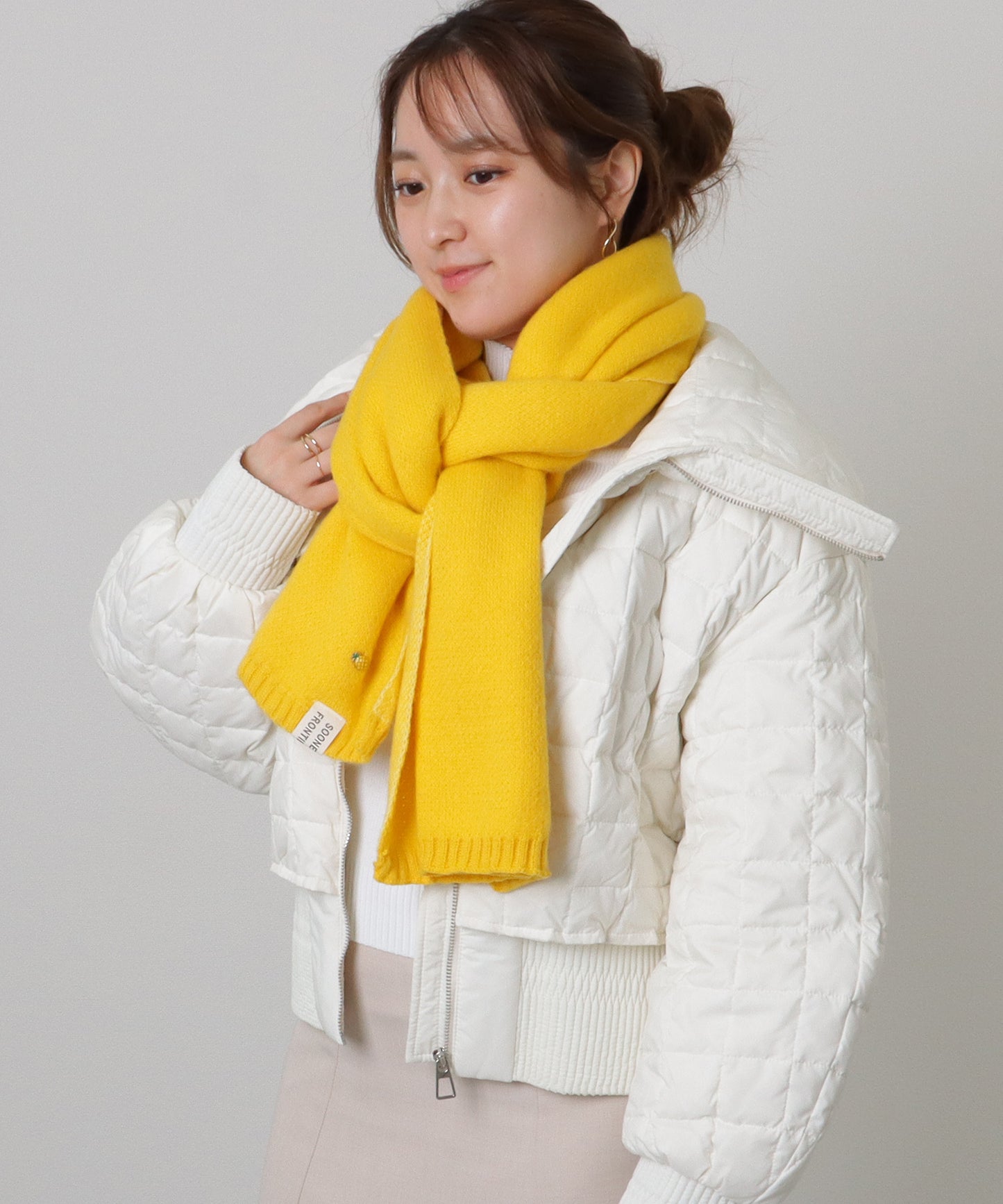 ソリッドカラー ピンバッチ付き シンプル ニット マフラー