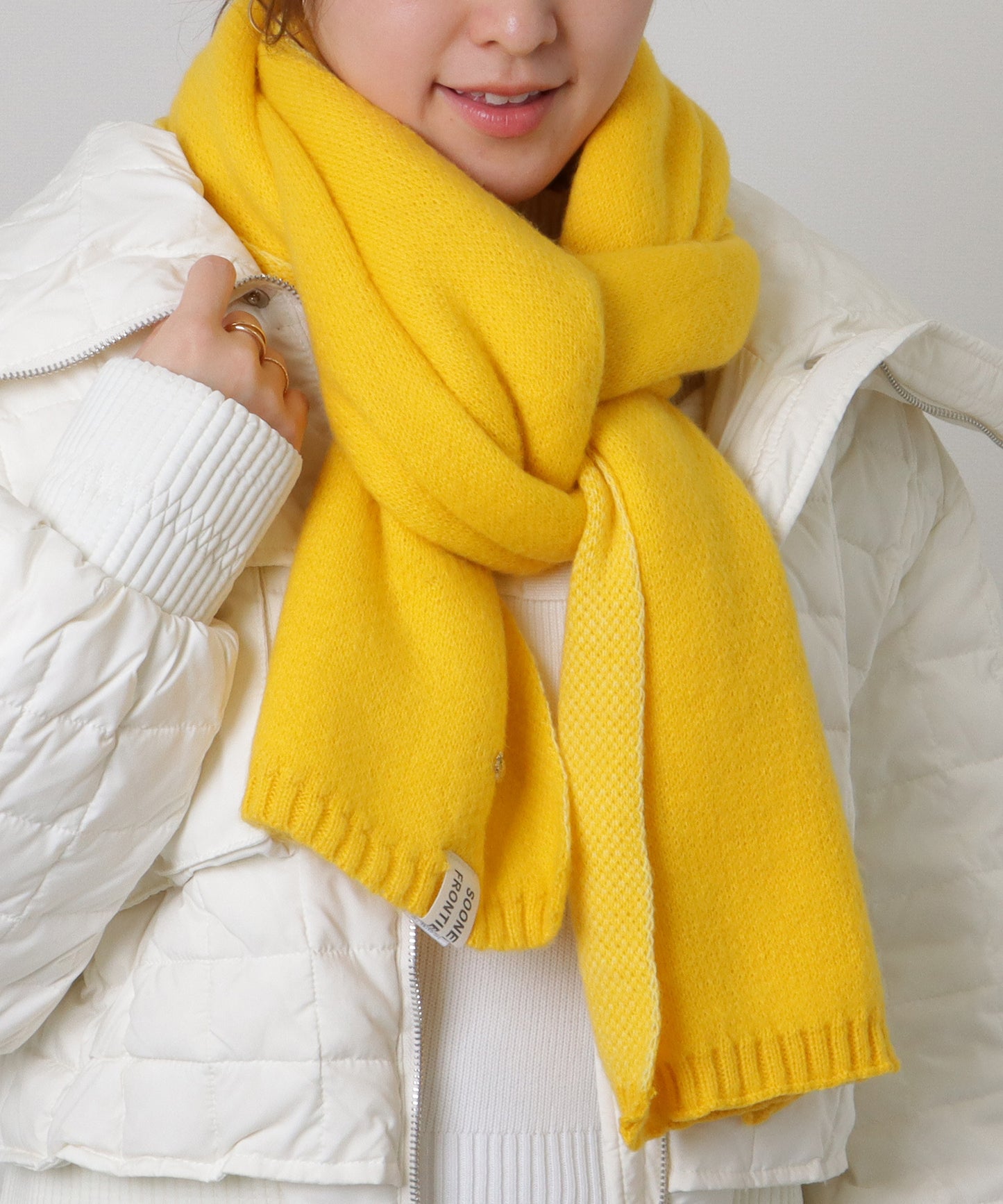 ソリッドカラー ピンバッチ付き シンプル ニット マフラー