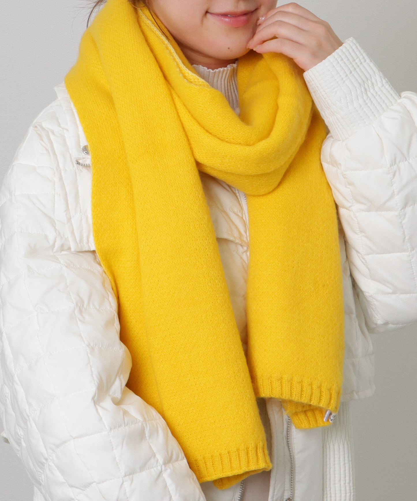 ソリッドカラー ピンバッチ付き シンプル ニット マフラー