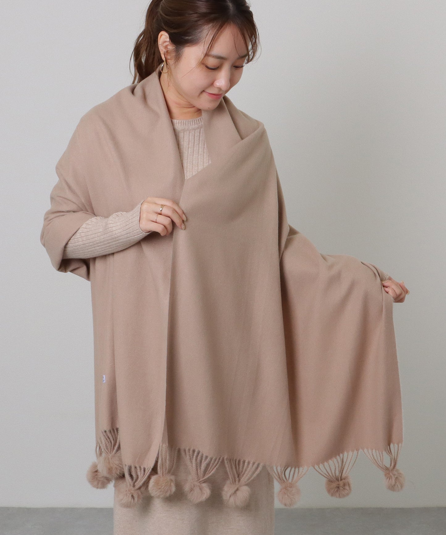 ソリッドカラー ファー ポンポン付き フリンジ マフラー