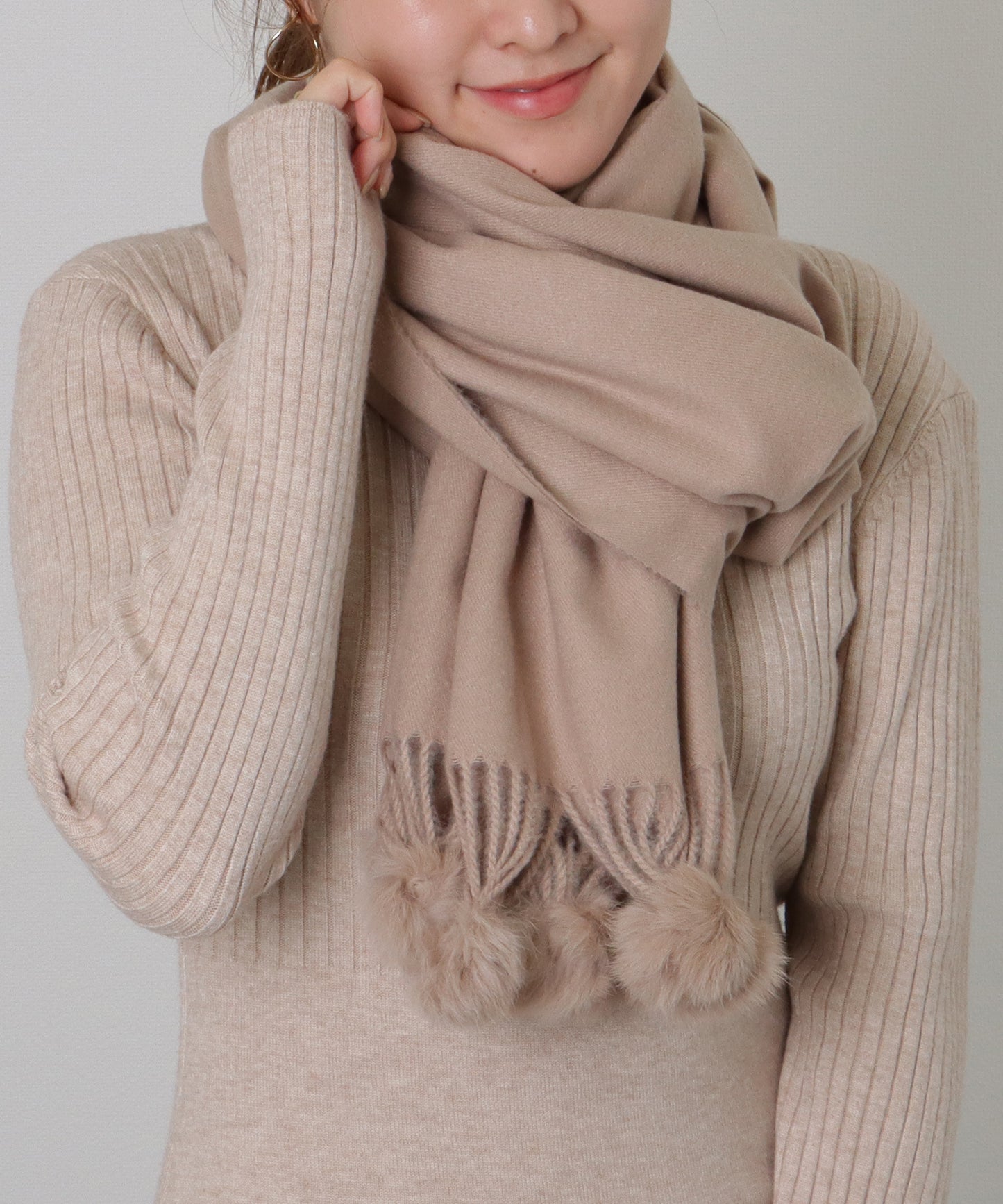 ソリッドカラー ファー ポンポン付き フリンジ マフラー